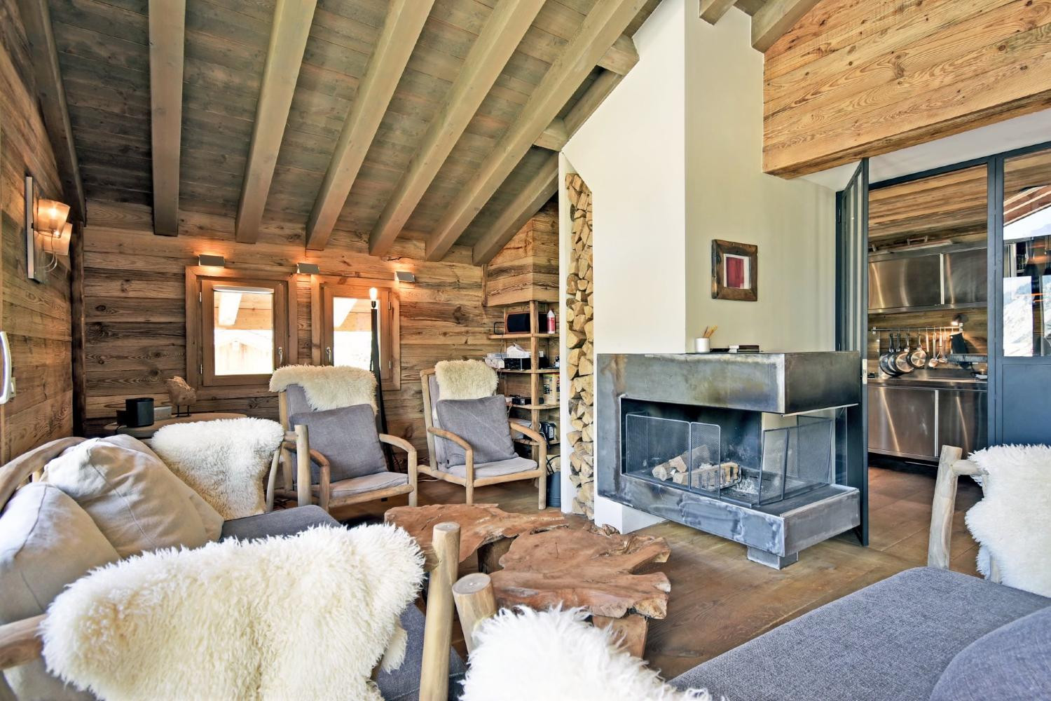 71b14e9b-344d-4c48-9991-45a805a4fb9f-1451134