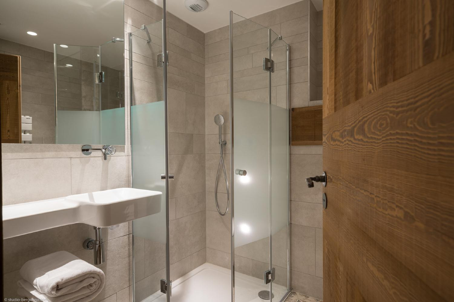 7ae4a254-642f-461c-b836-531be5cf83d5-1451868