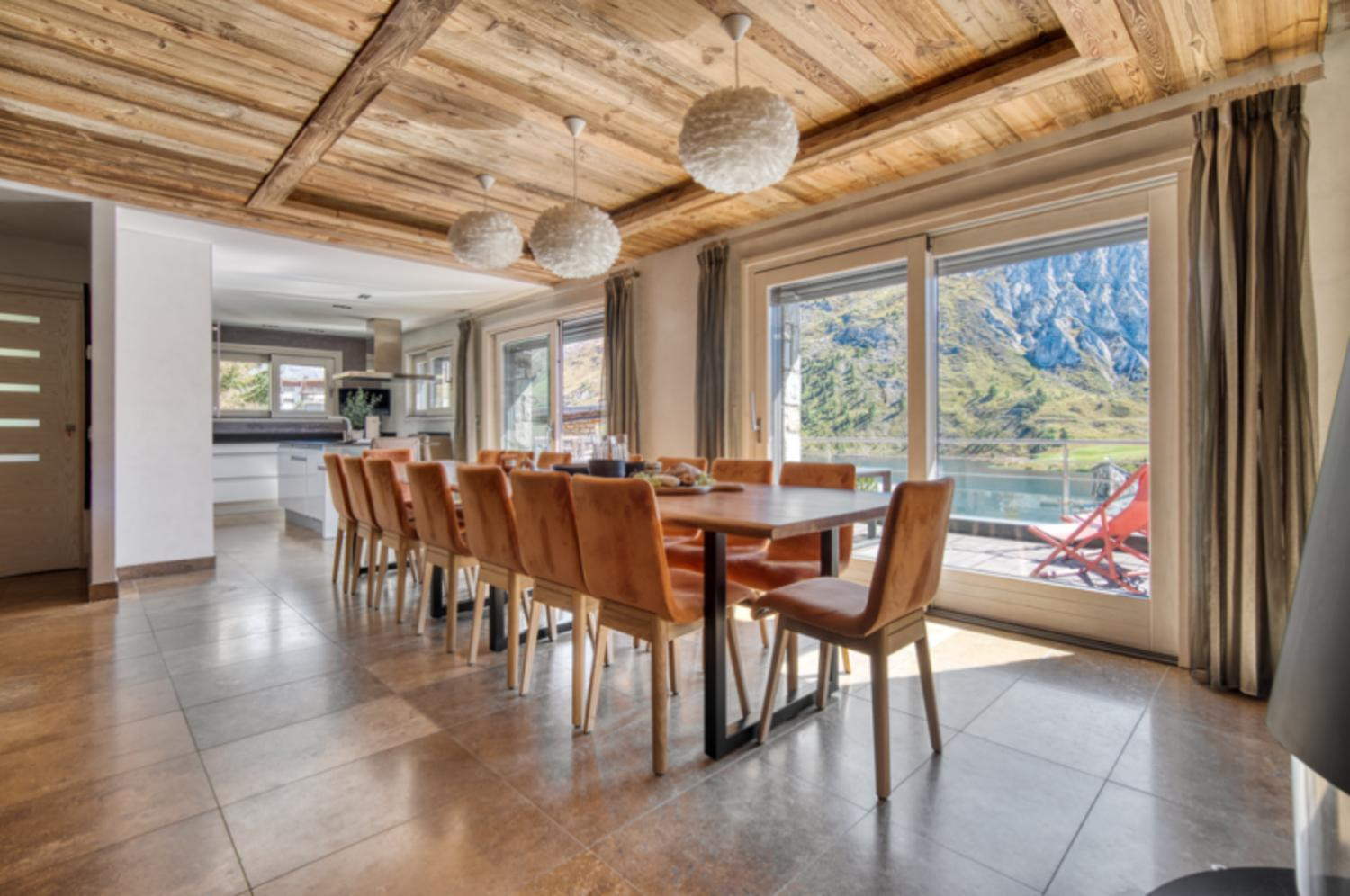 800x600-3table-2973922-6437377-1266977