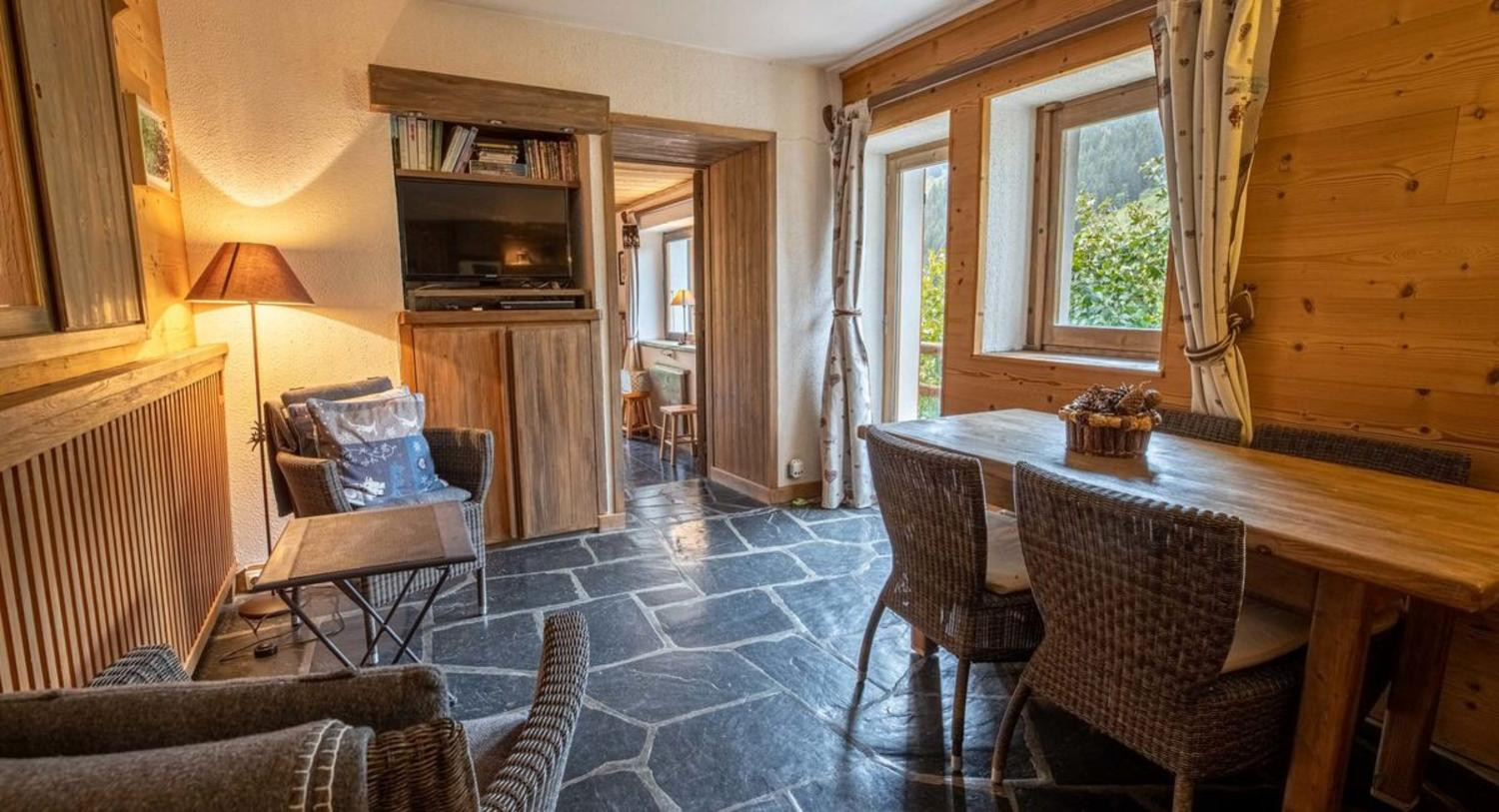 8efddf13-f5e5-4bbf-8457-13e6249ba865-1450984