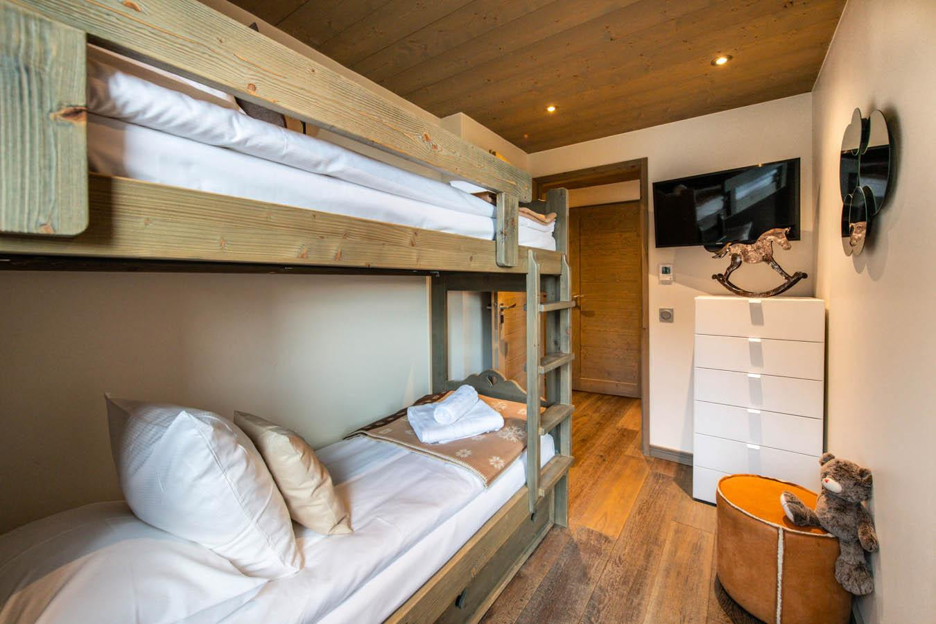 8pg-mammoth-lodge-d04-005-1147768