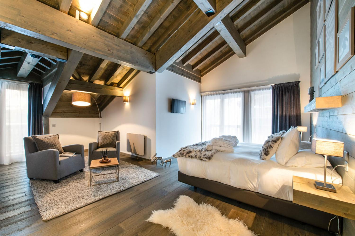 8pg-whistler-lodge-b1314-071-1147611