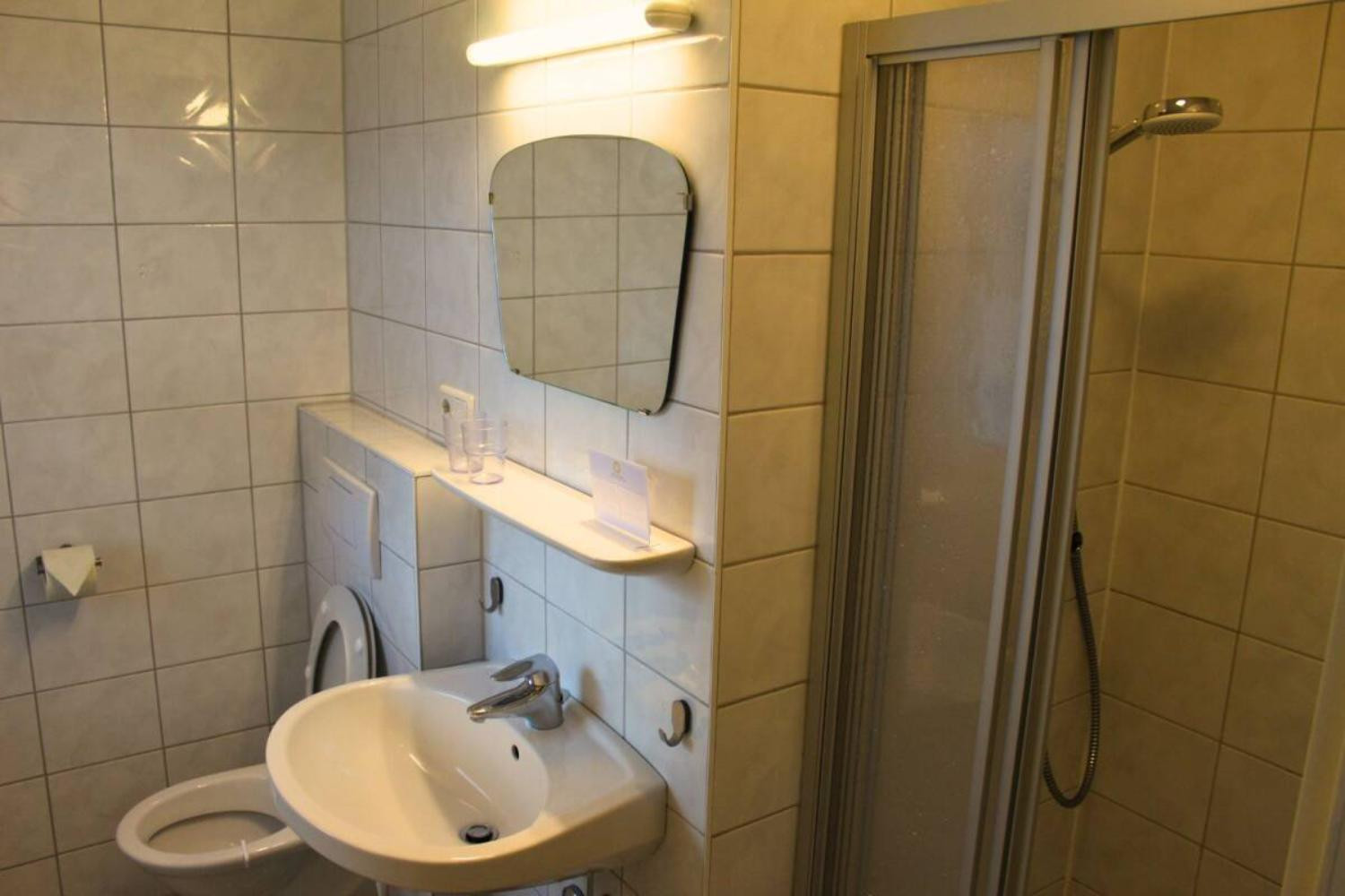 9-catered-chalet-ruth-soelden-driepersoonsbadkamer-scalewidthwzeymdbd-1467191