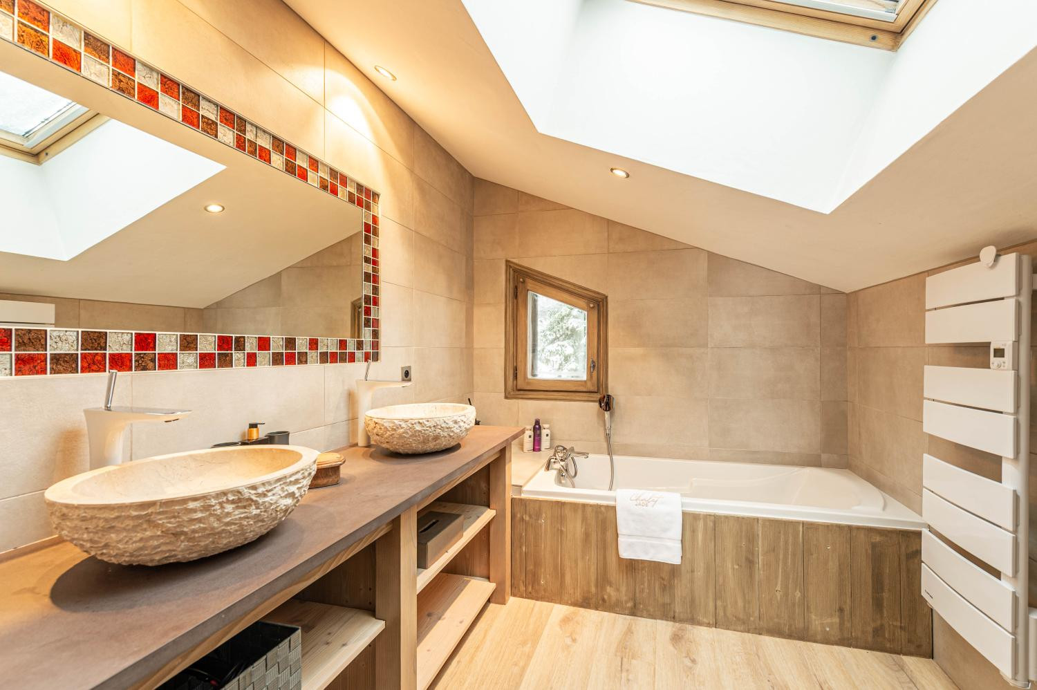 955138c5-1611-41bd-9cb5-d6403d6b4d44-1451646