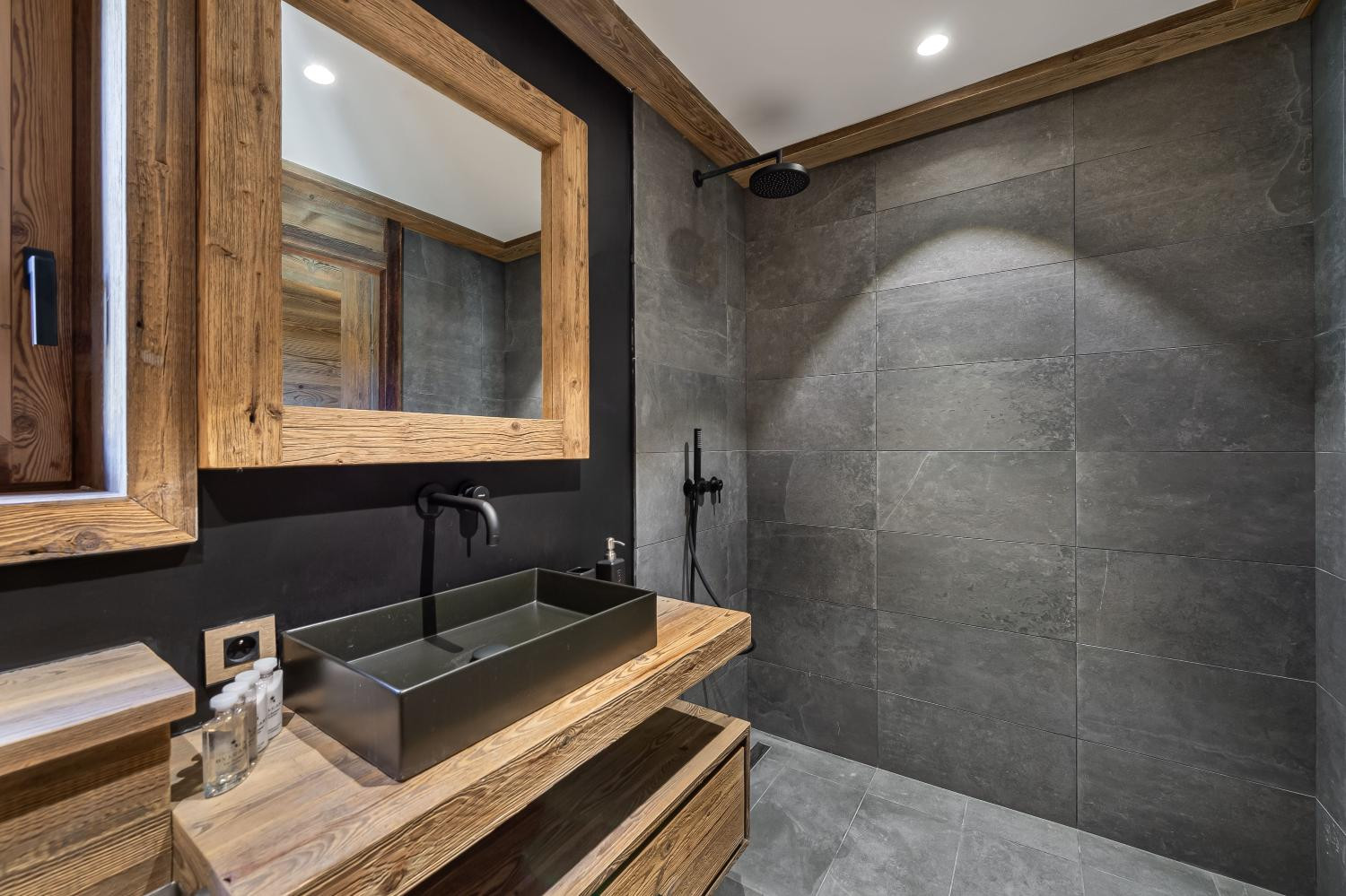 97b5c672-36f4-4a70-906d-4268028d857d-1451492 97b5c672-36f4-4a70-906d-4268028d857d-1451492