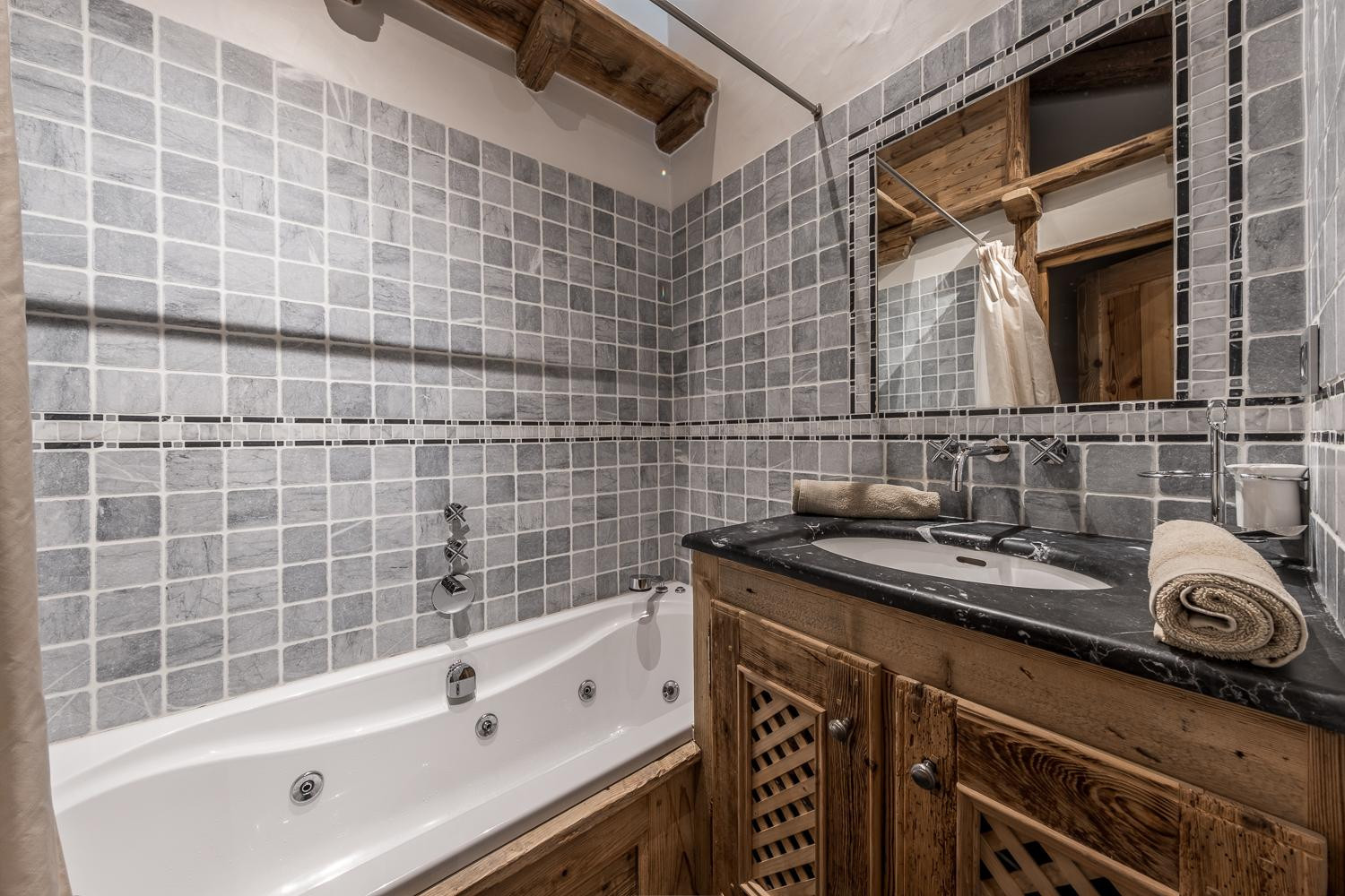 984c6e10-0d61-4964-8234-801973bcc865-1451460