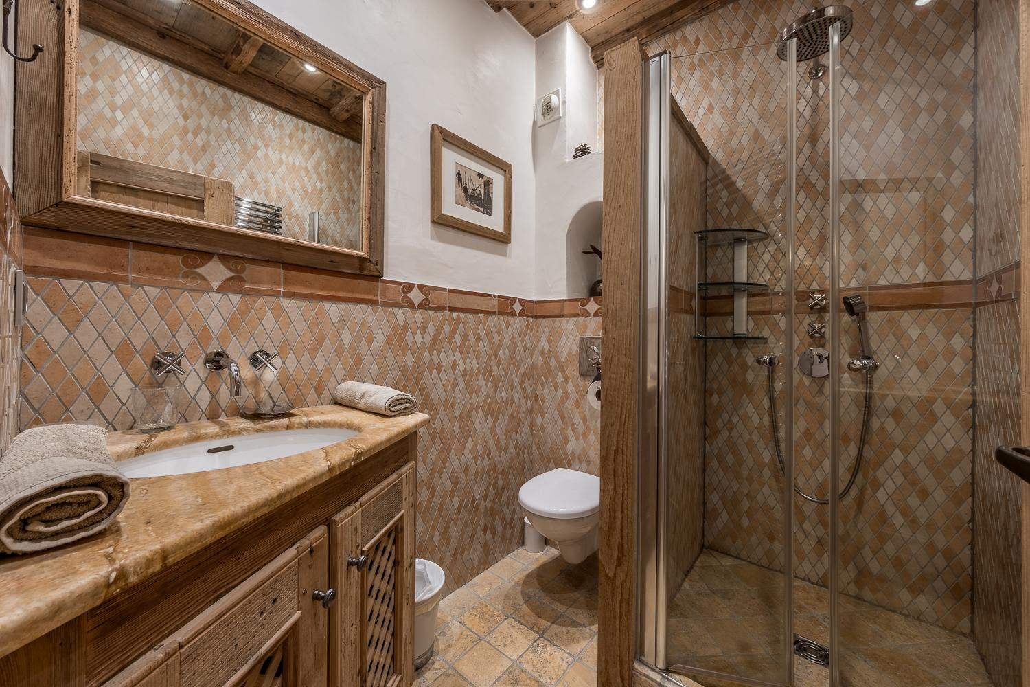 98fb98b8-6e8d-4b7b-bea3-8fff5099f90e-1451483