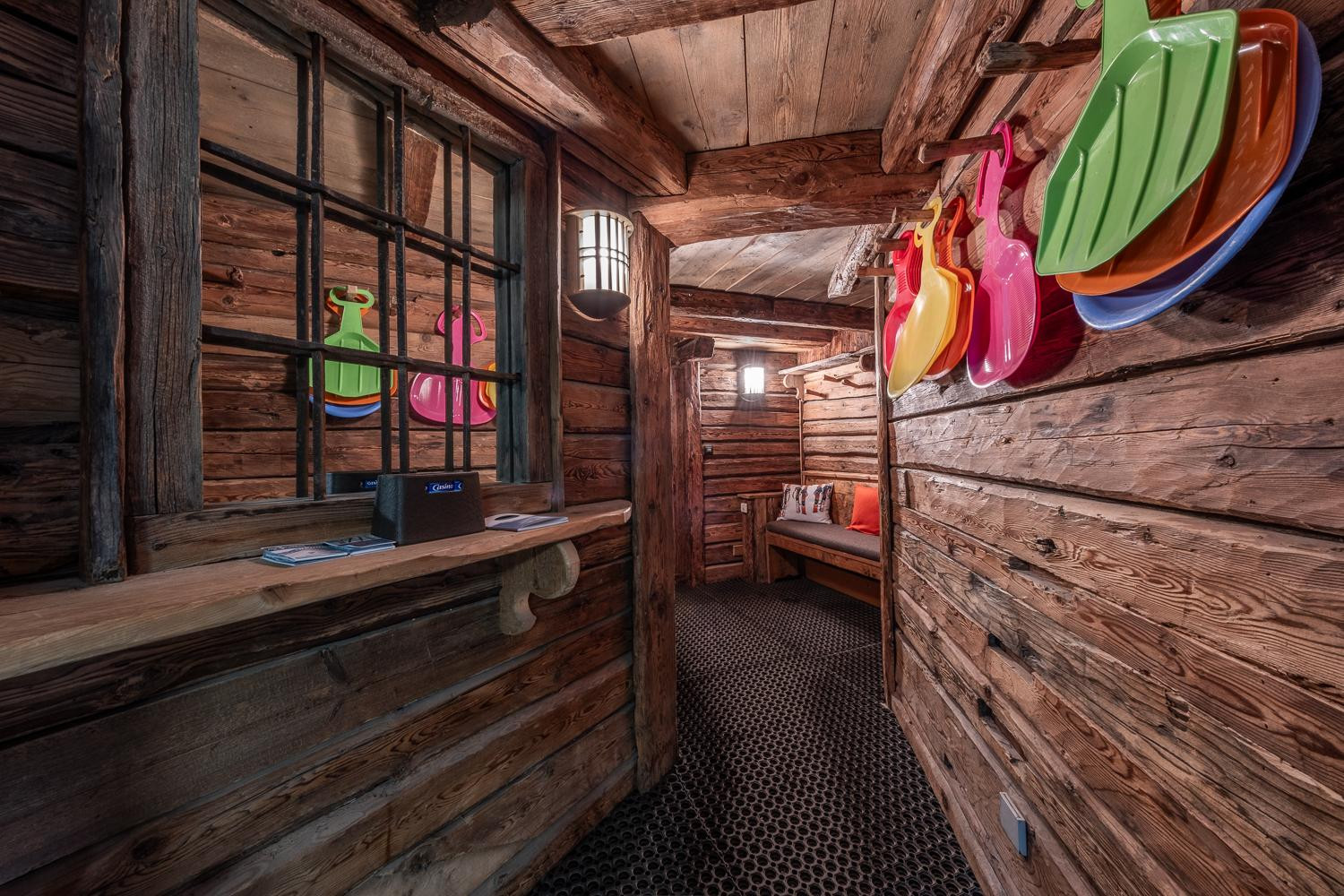 9bcd8c69-6d1b-46db-8db4-5b8223eb9368-1451272