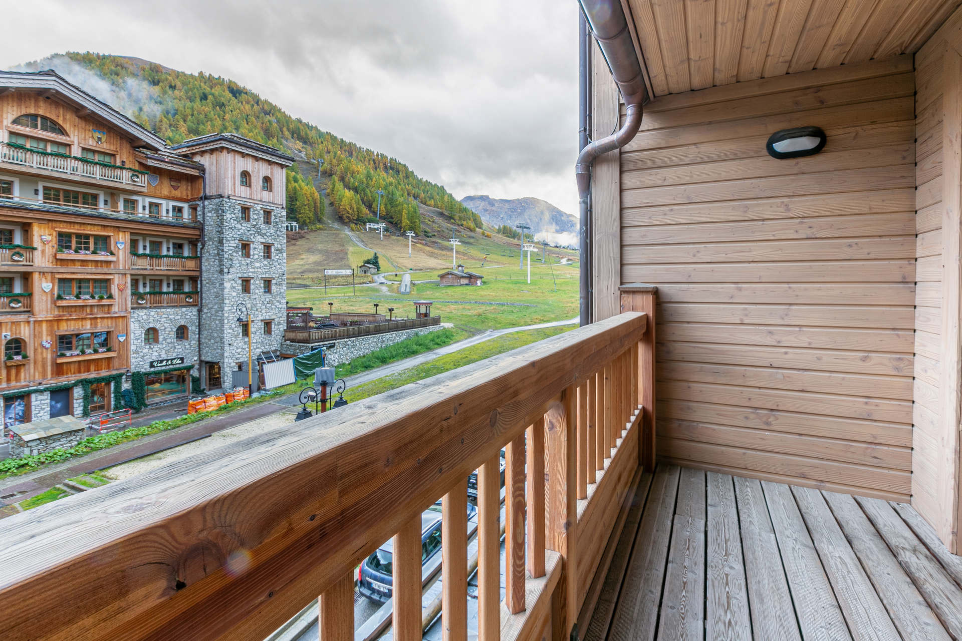 _lv_images__lot_0000010010_11_1458163