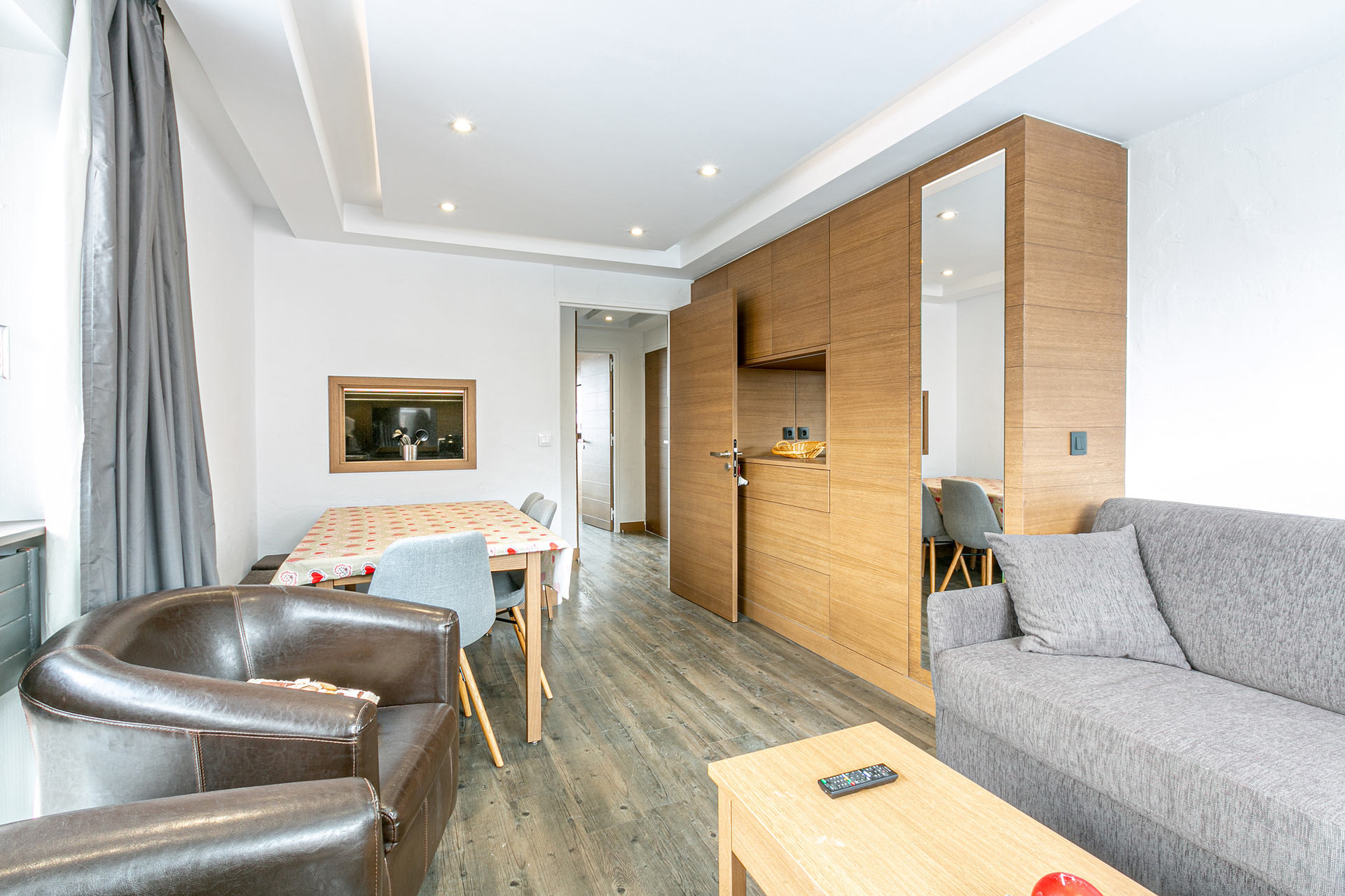 _lv_images__lot_0000060001_03_1456484