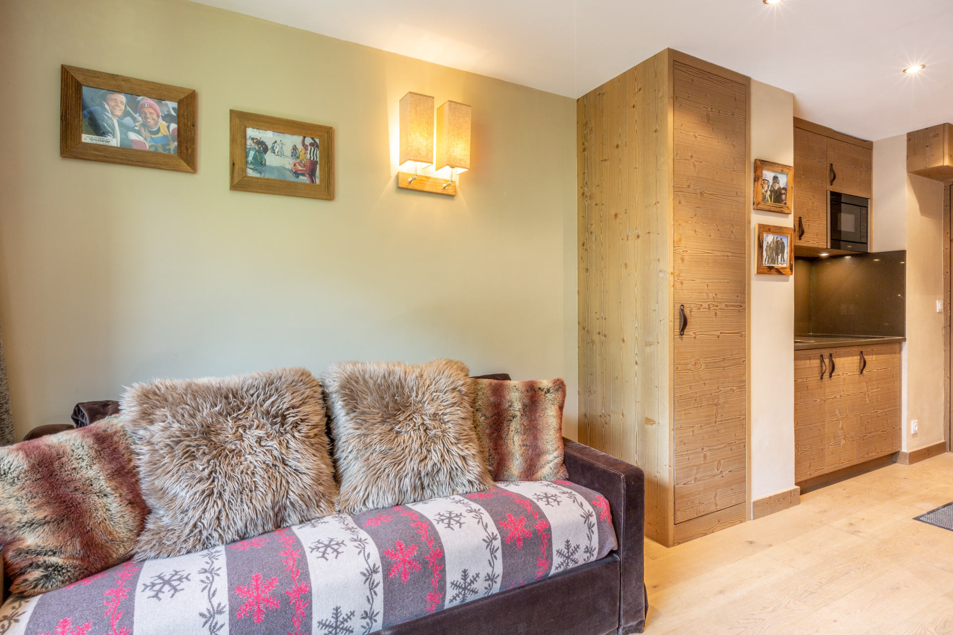 _lv_images__lot_0000060015_04_1456303