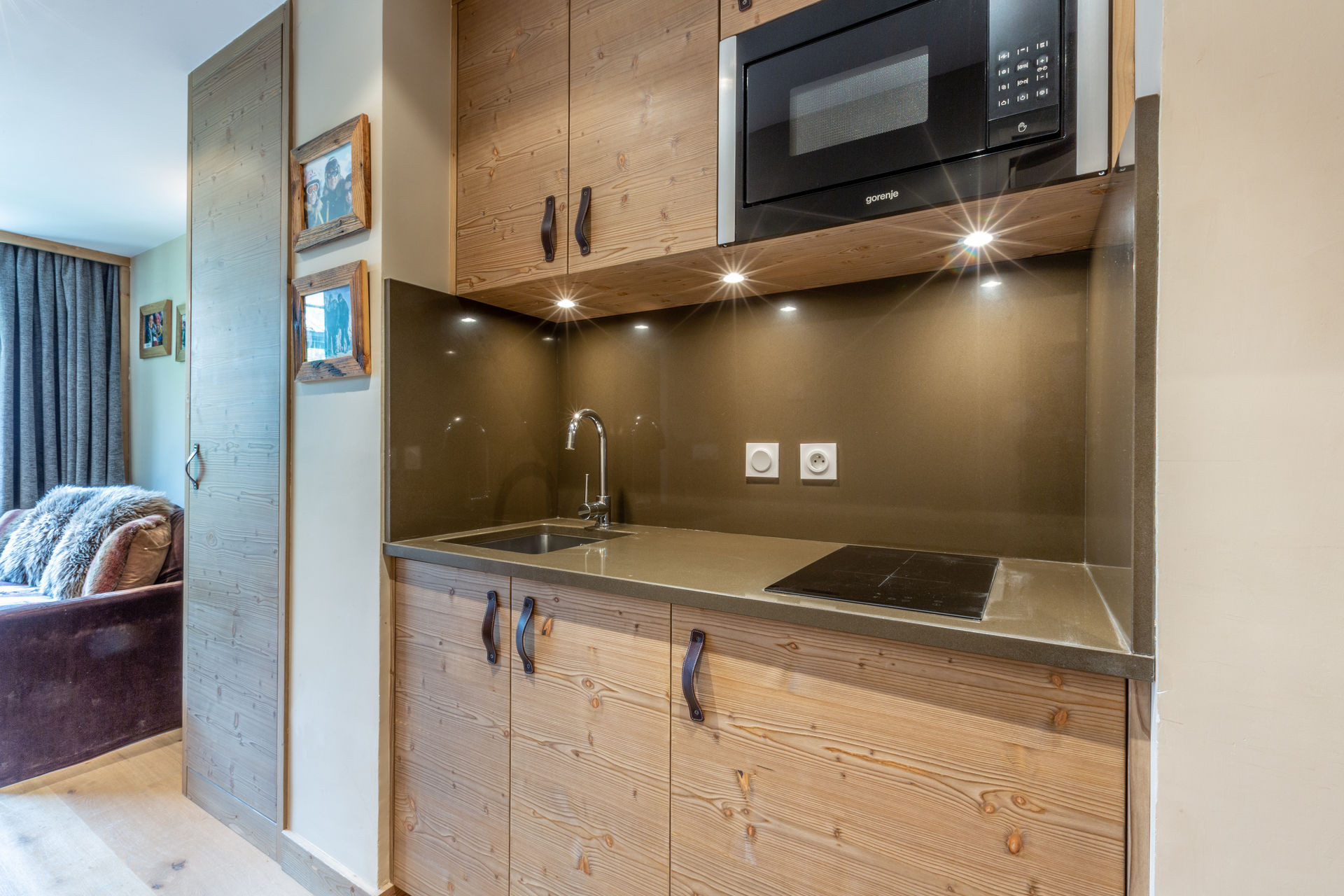 _lv_images__lot_0000060015_06_1456305