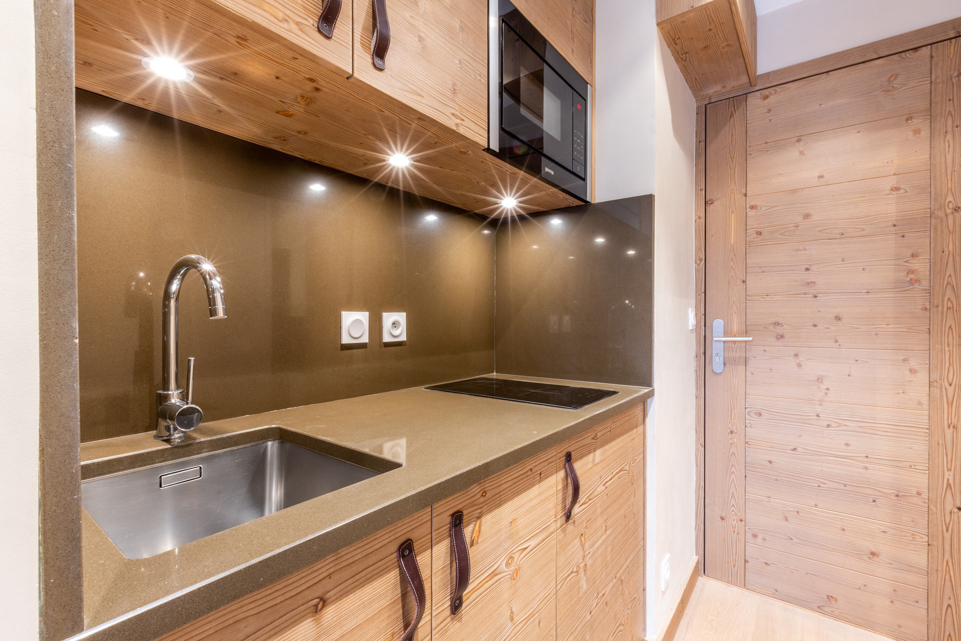 _lv_images__lot_0000060015_07_1456306