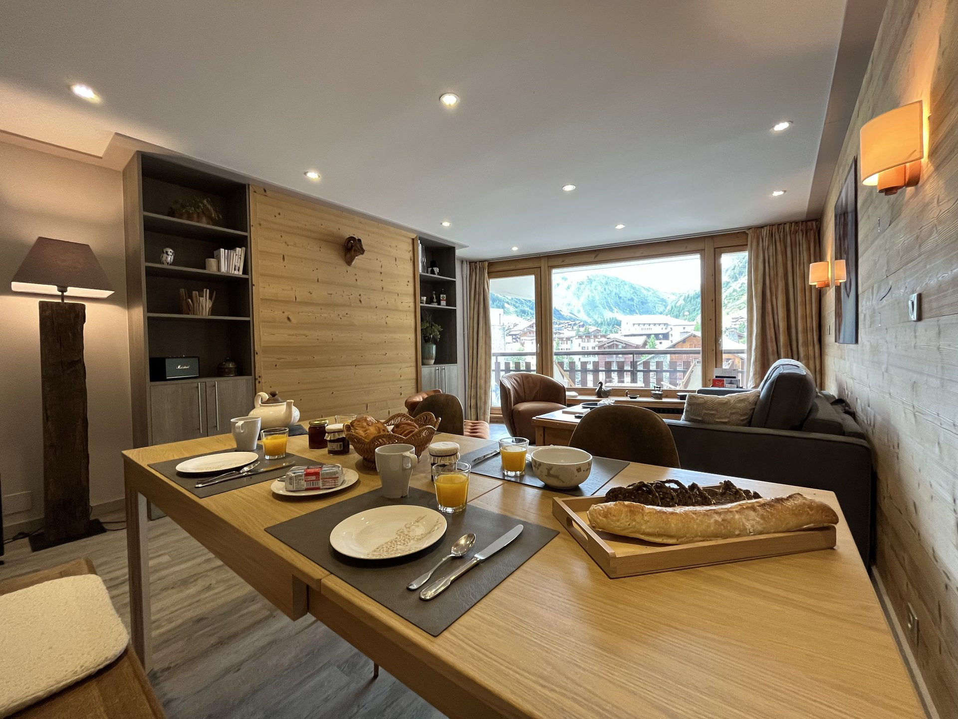 _lv_images__lot_0000100025_03_1458185