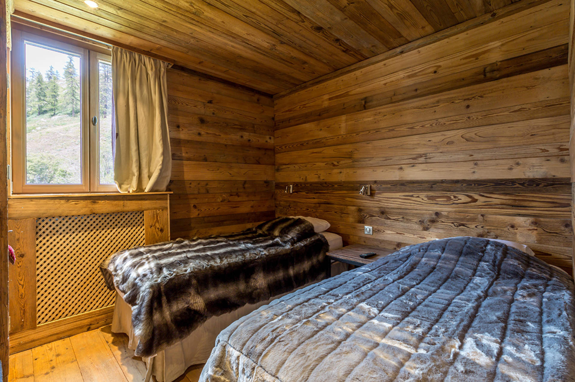 _lv_images__lot_0000100061_08_1457350