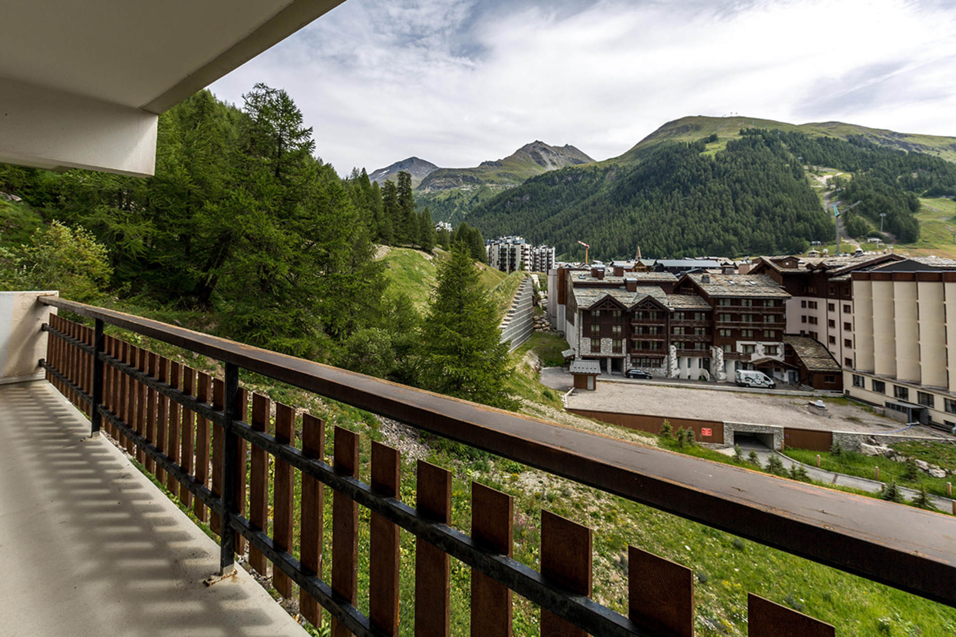 _lv_images__lot_0000100061_13_1457355