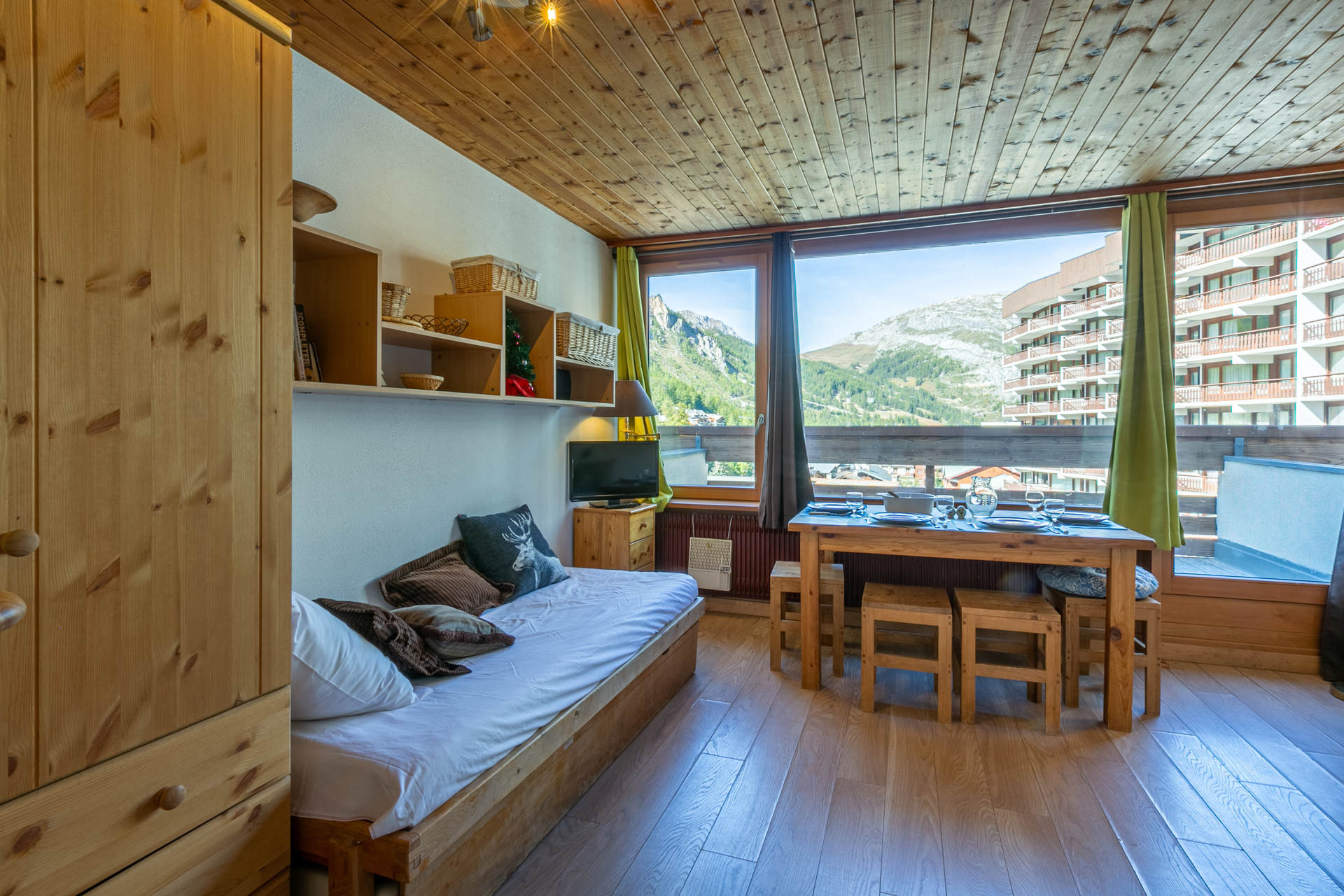 _lv_images__lot_0000110027_02_1458364