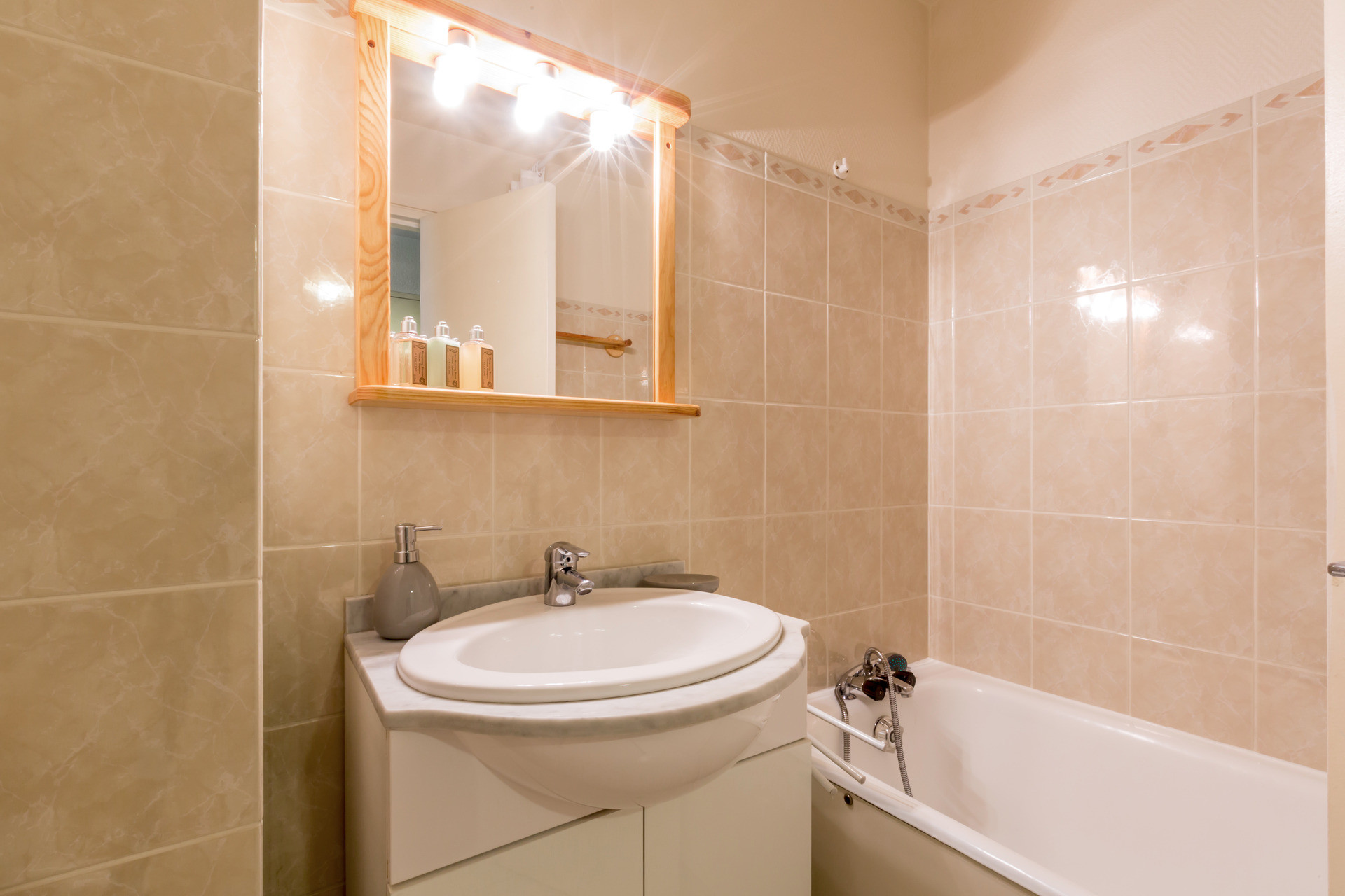 _lv_images__lot_0000120064_09_1458116