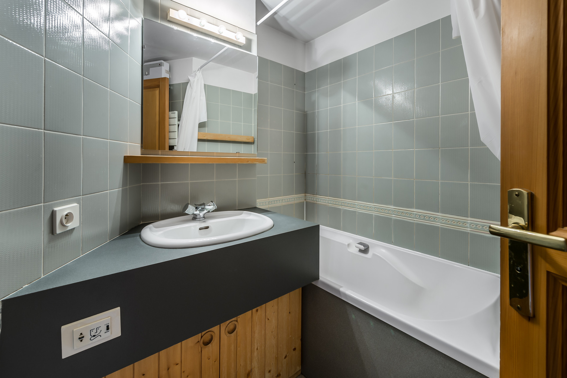 _lv_images__lot_0000130502_05_1446028