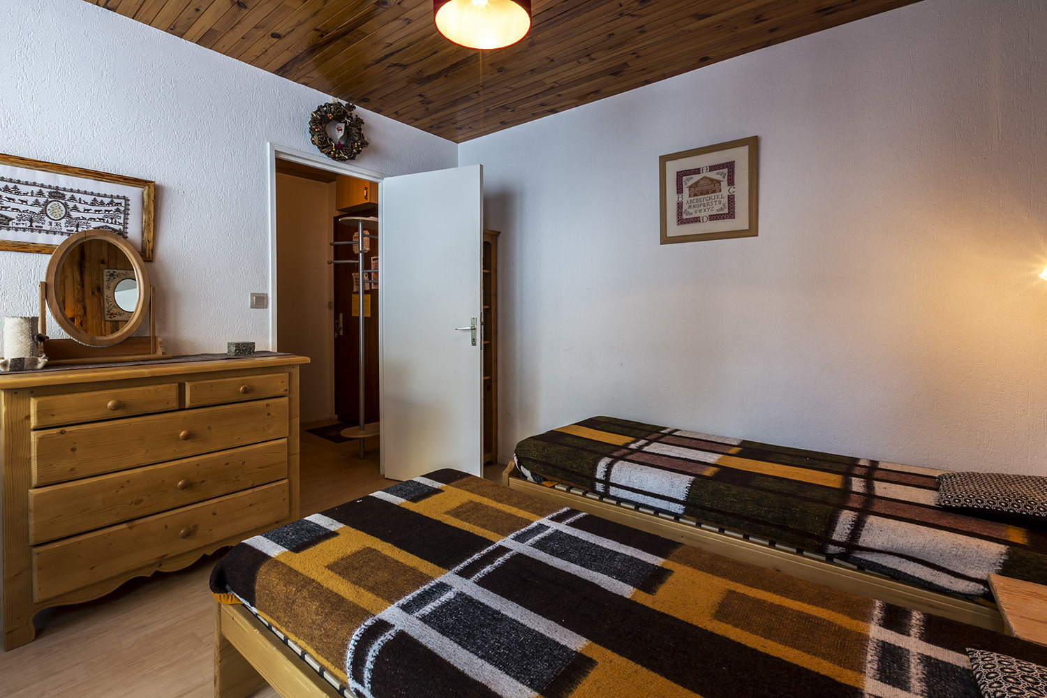 _lv_images__lot_0000180025_14_1457584