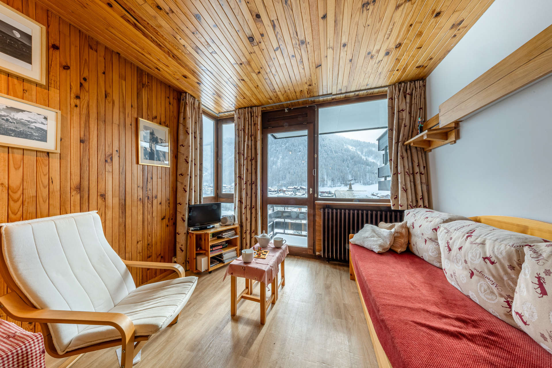 _lv_images__lot_0000180028_02_1456104