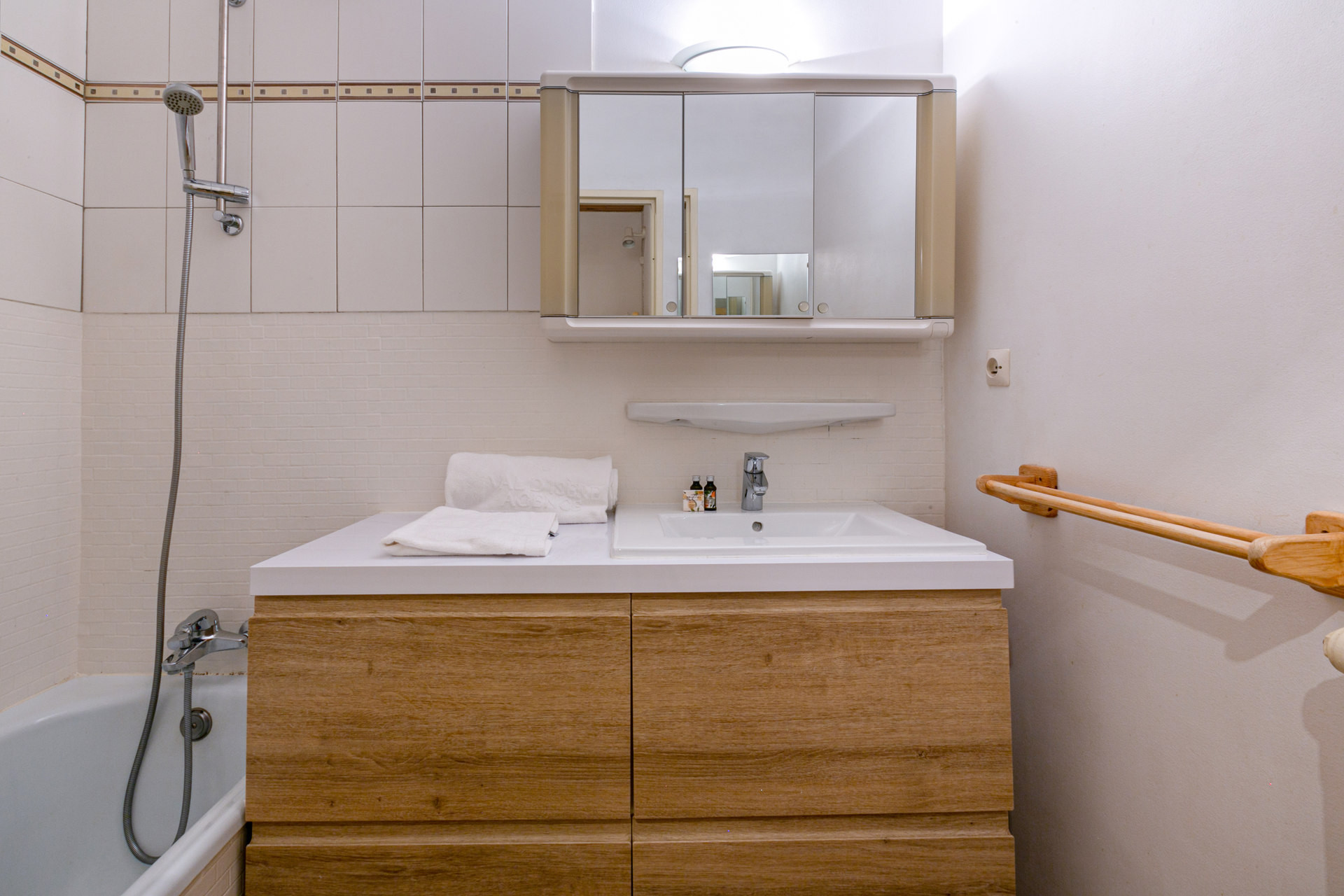 _lv_images__lot_0000180028_10_1456112