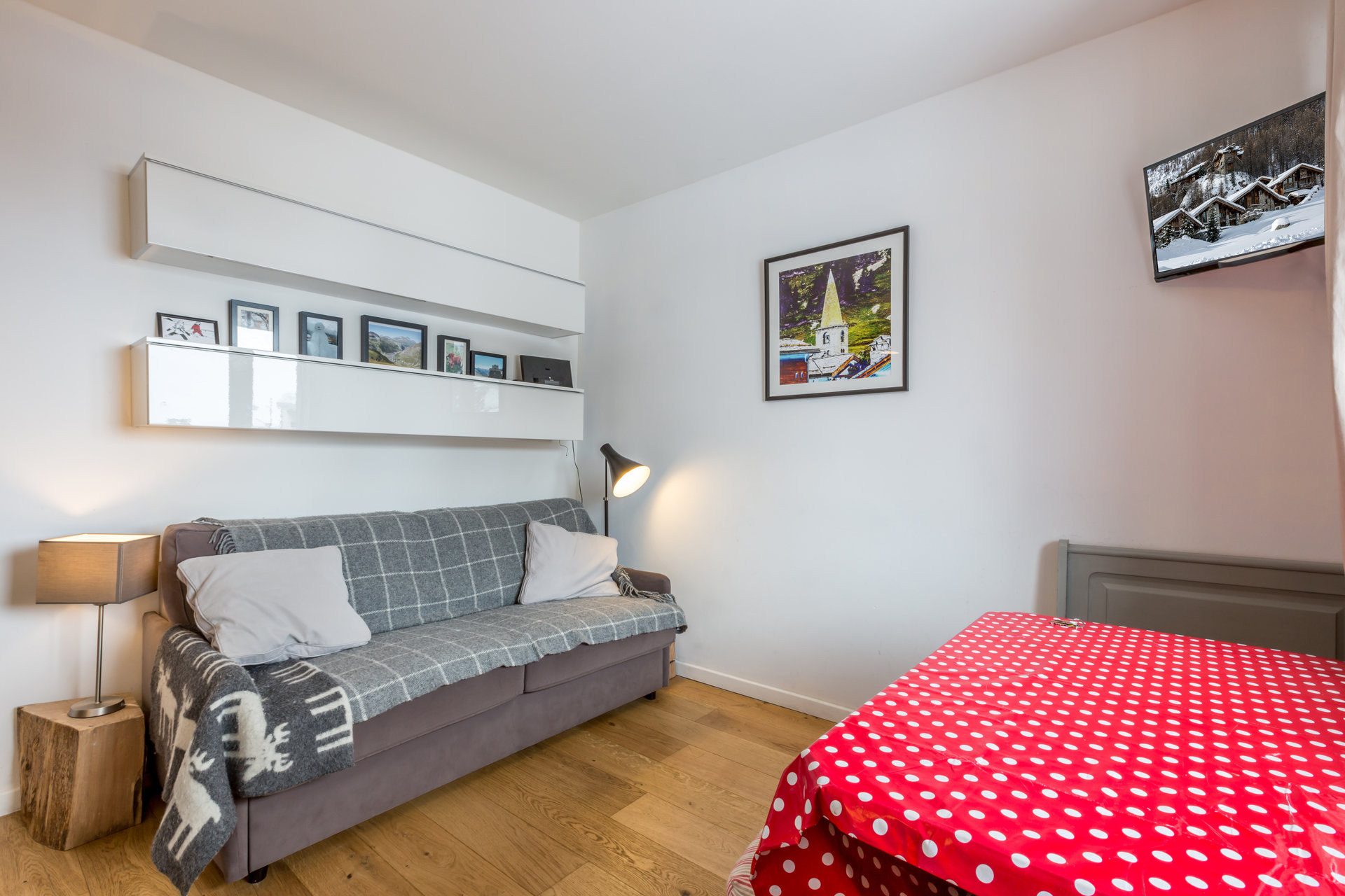 _lv_images__lot_0000220025_03_1458215