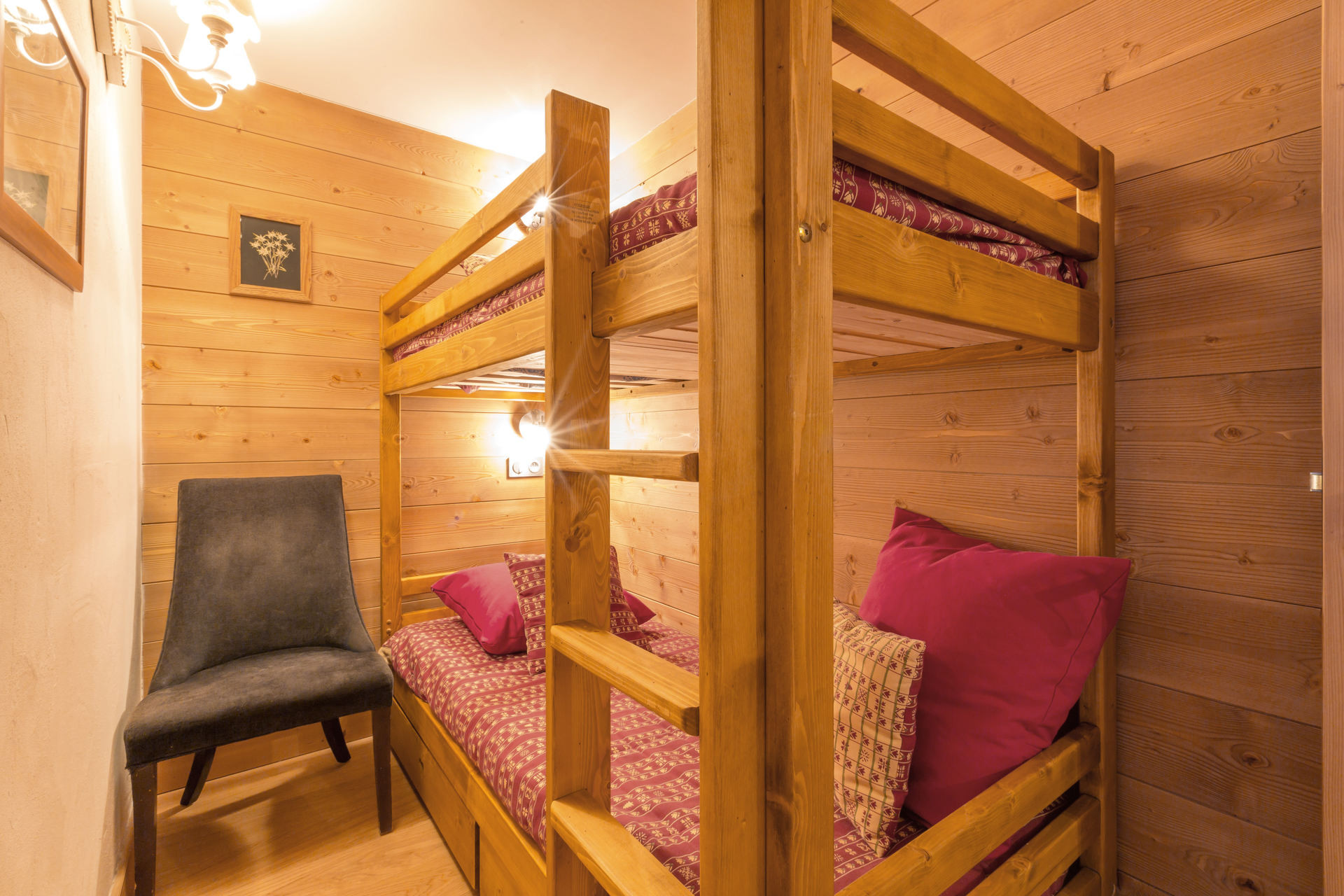 _lv_images__lot_0000230018_07_1457135