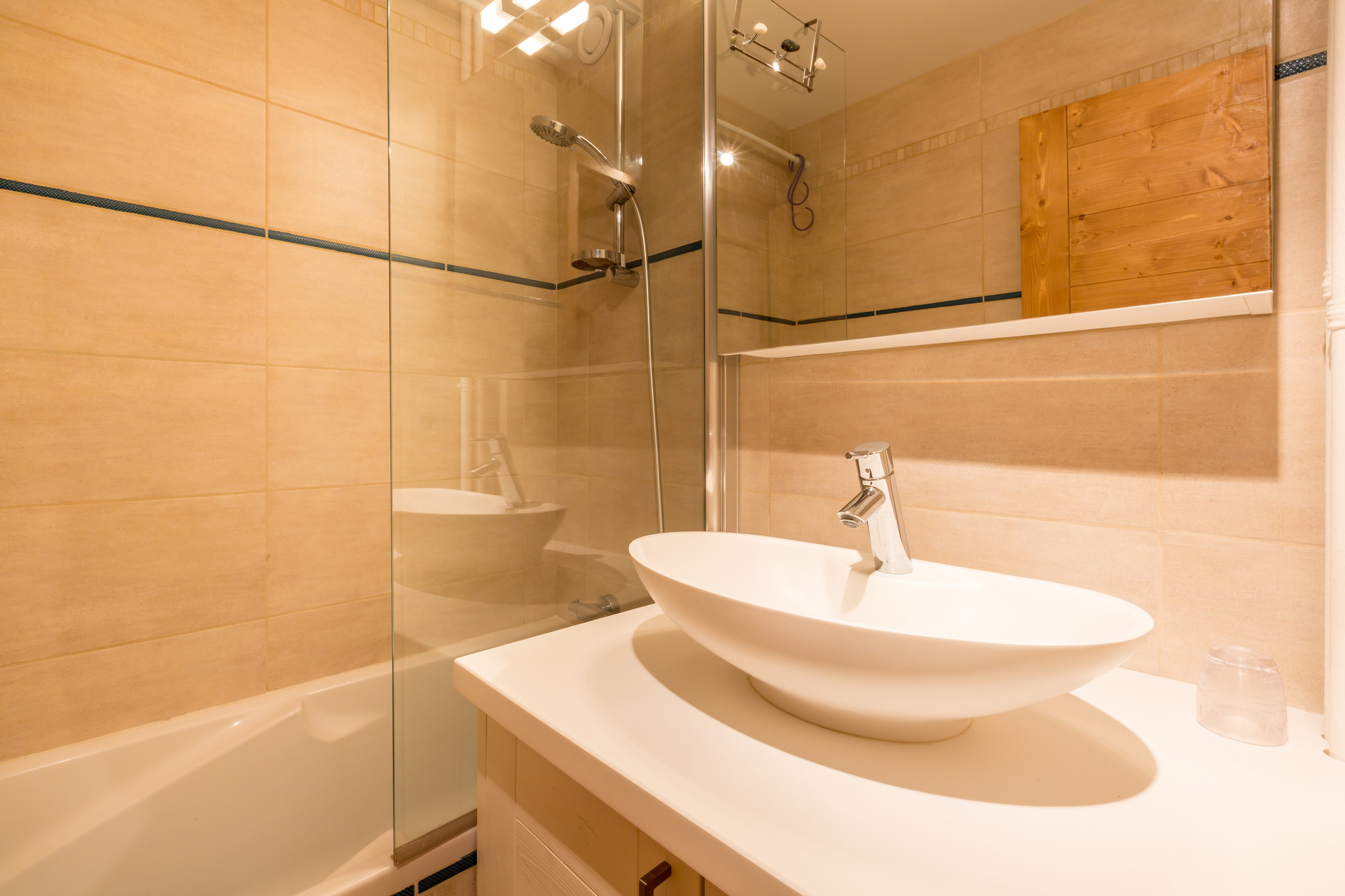 _lv_images__lot_0000230018_09_1457137