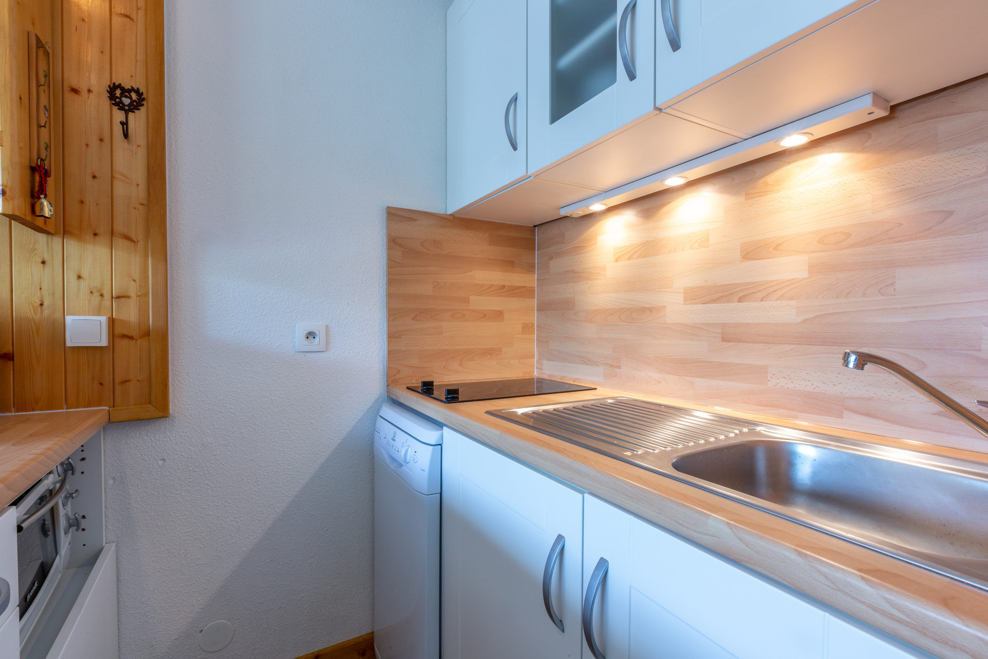 _lv_images__lot_0000240034_05_1455976