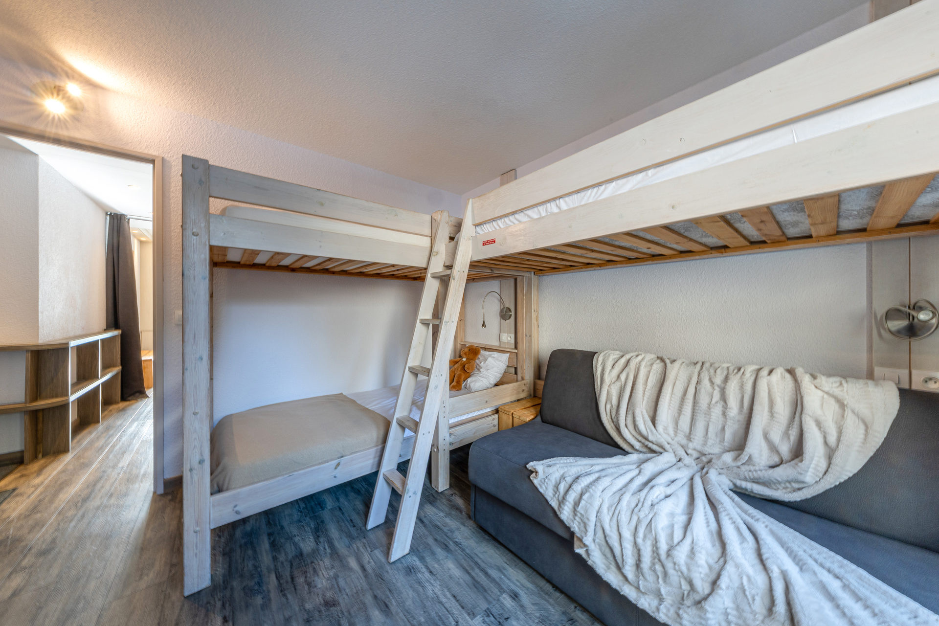 _lv_images__lot_0000240084_08_1455498