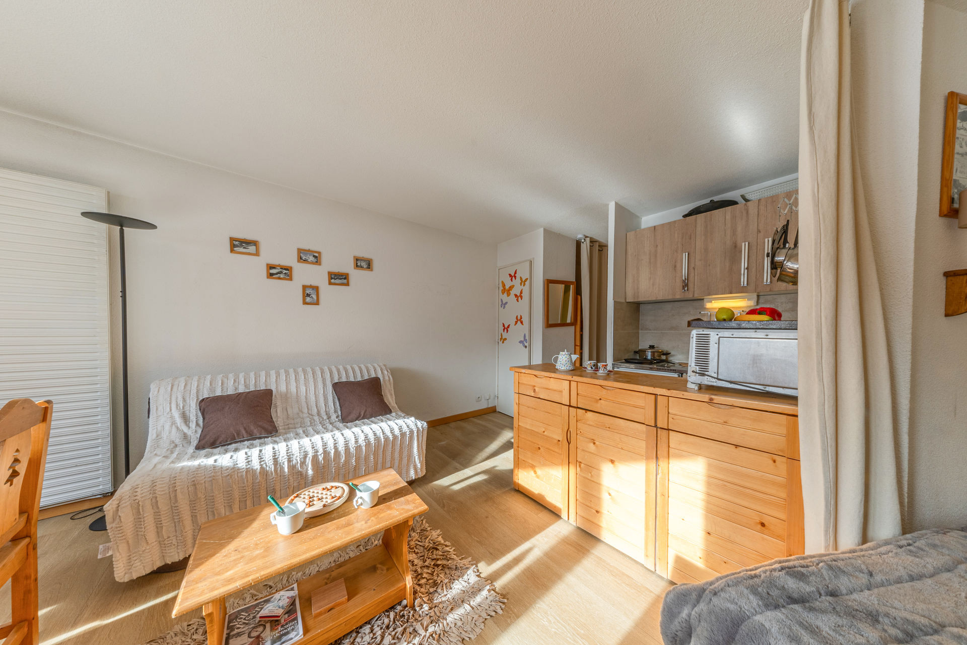 _lv_images__lot_0000240098_04_1458305