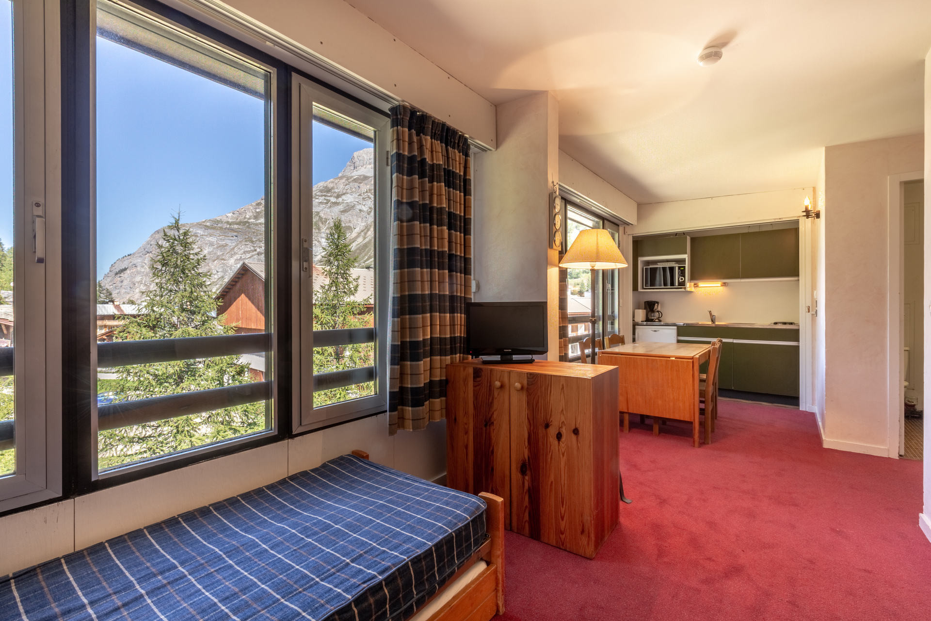 _lv_images__lot_0000250009_01_1456330