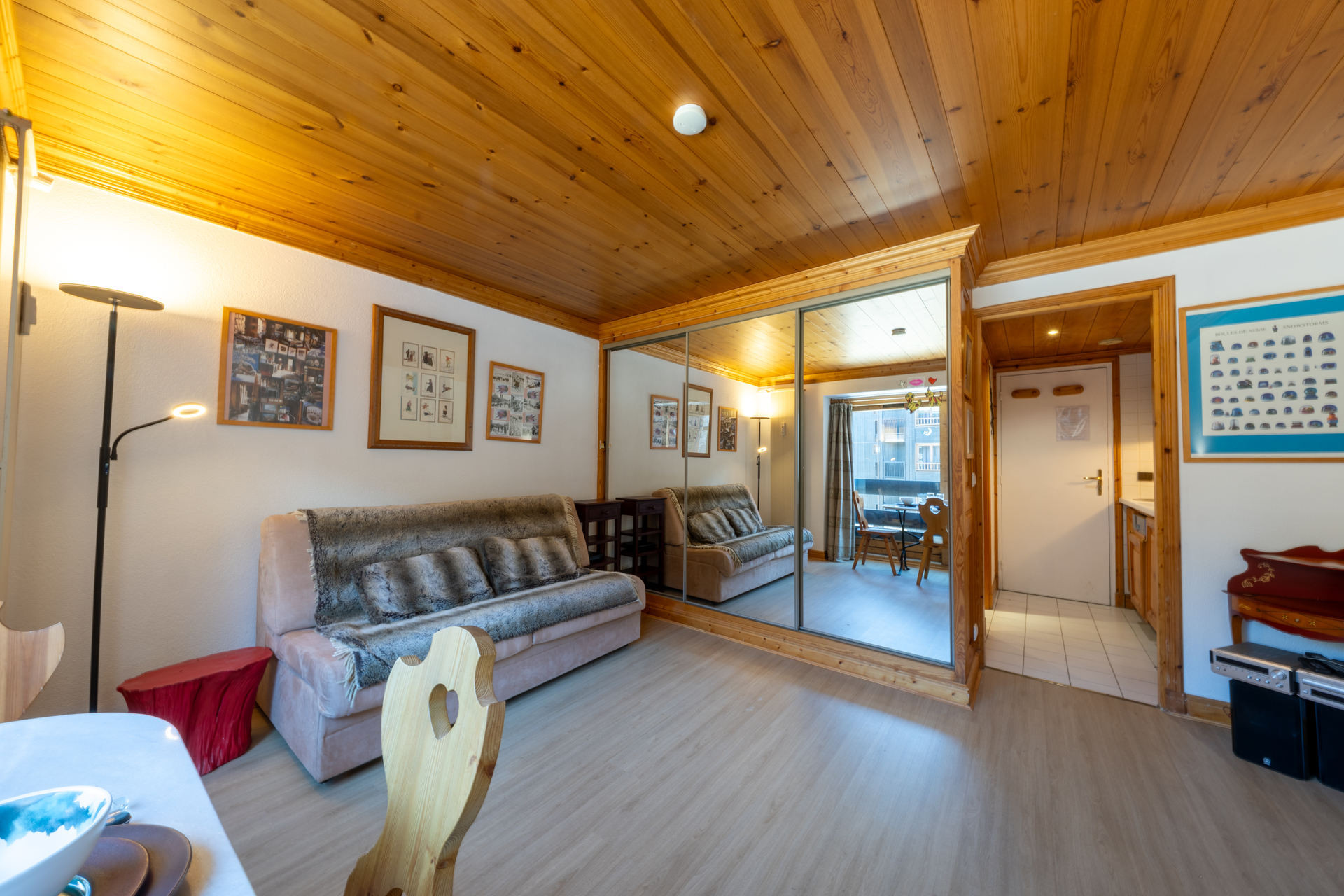 _lv_images__lot_0000260015_02_1458559