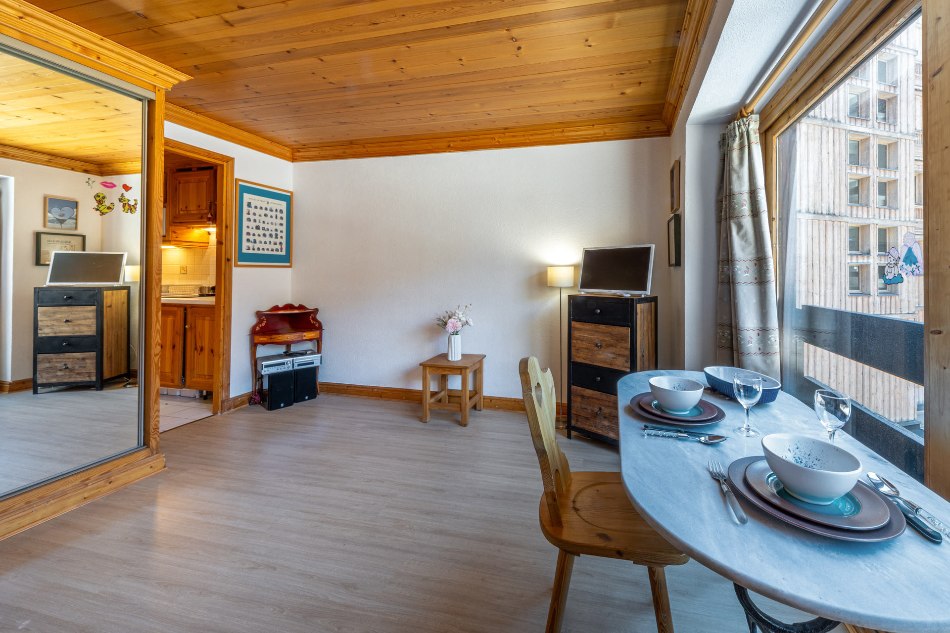 _lv_images__lot_0000260015_03_1458560