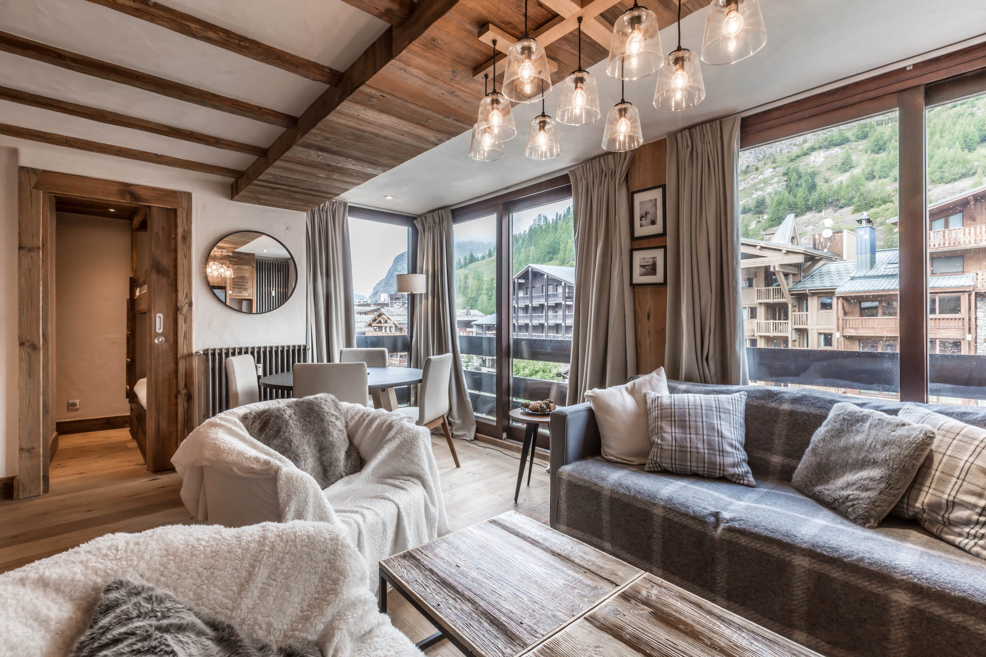 _lv_images__lot_0000260035_02_1457694