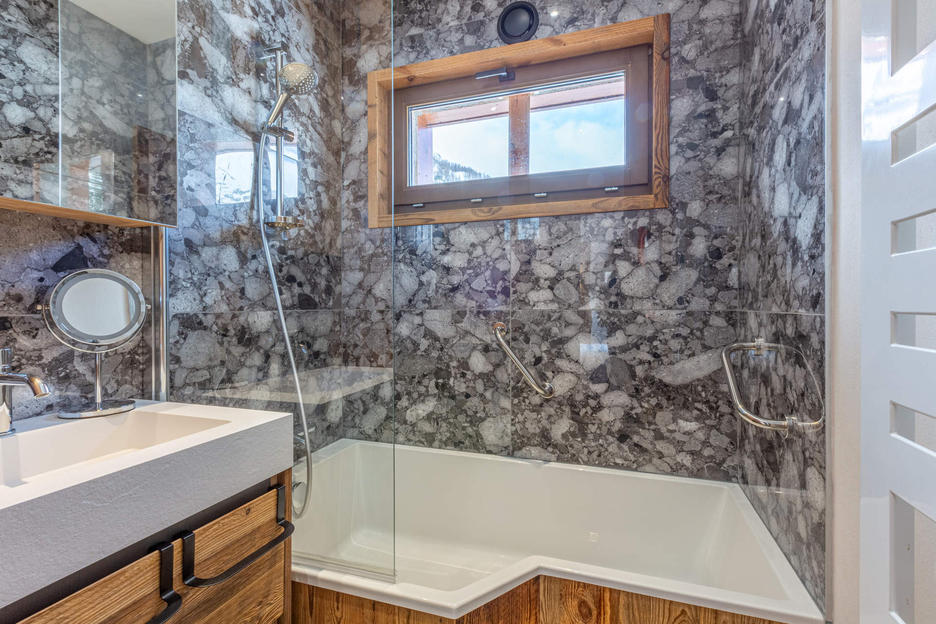 _lv_images__lot_0000280001_13_1454861