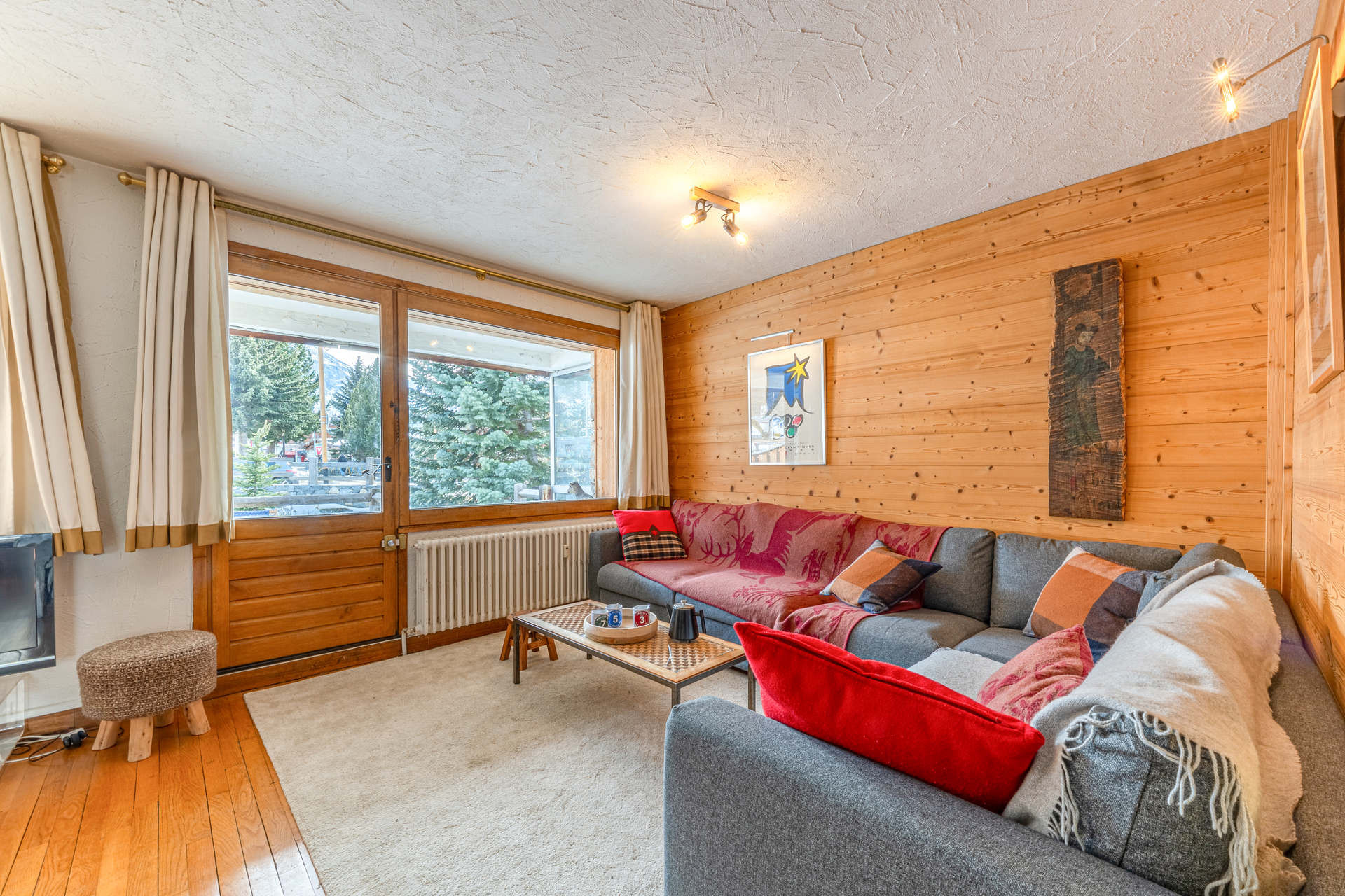 _lv_images__lot_0000300006_01_1457586