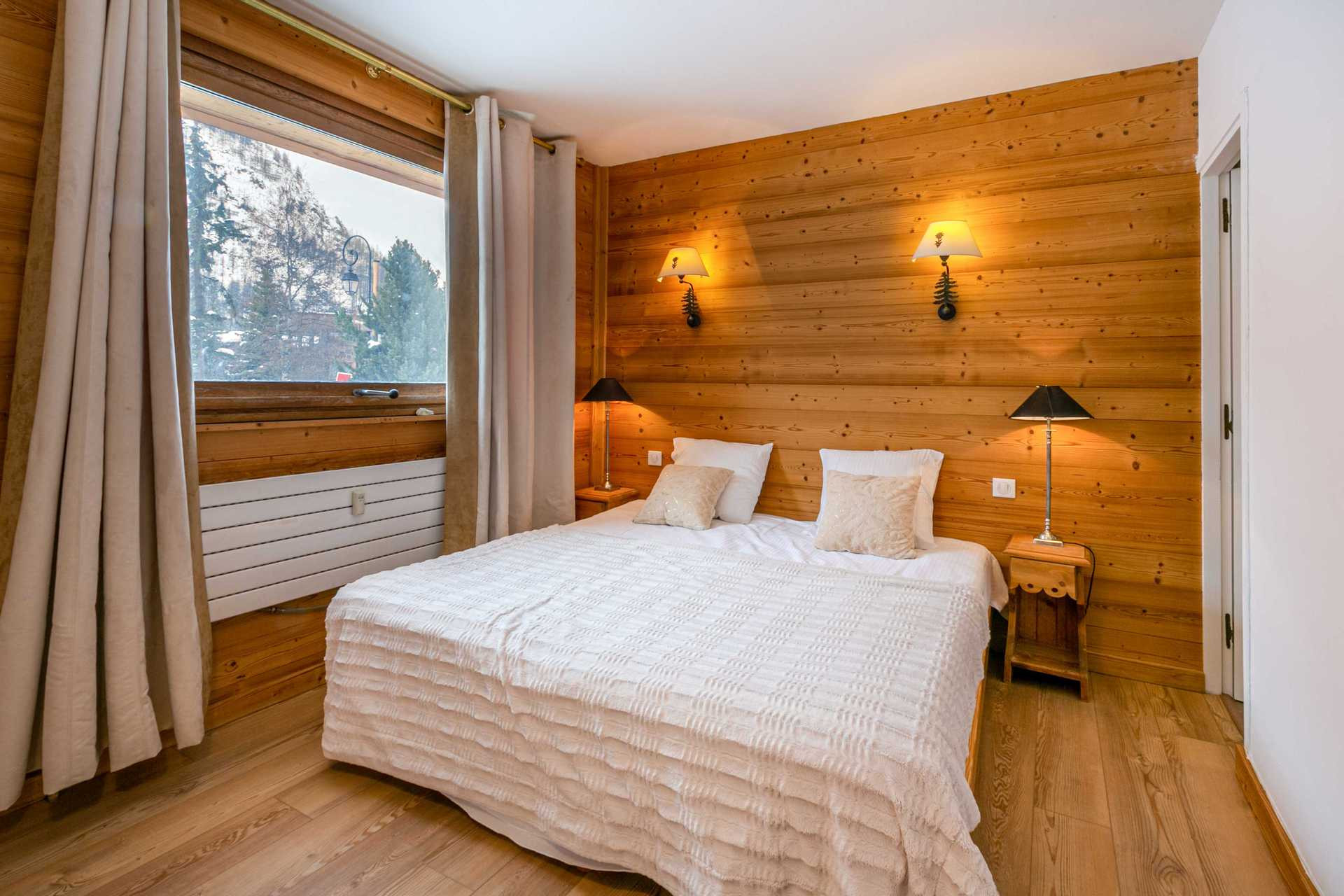 _lv_images__lot_0000300006_08_1457593