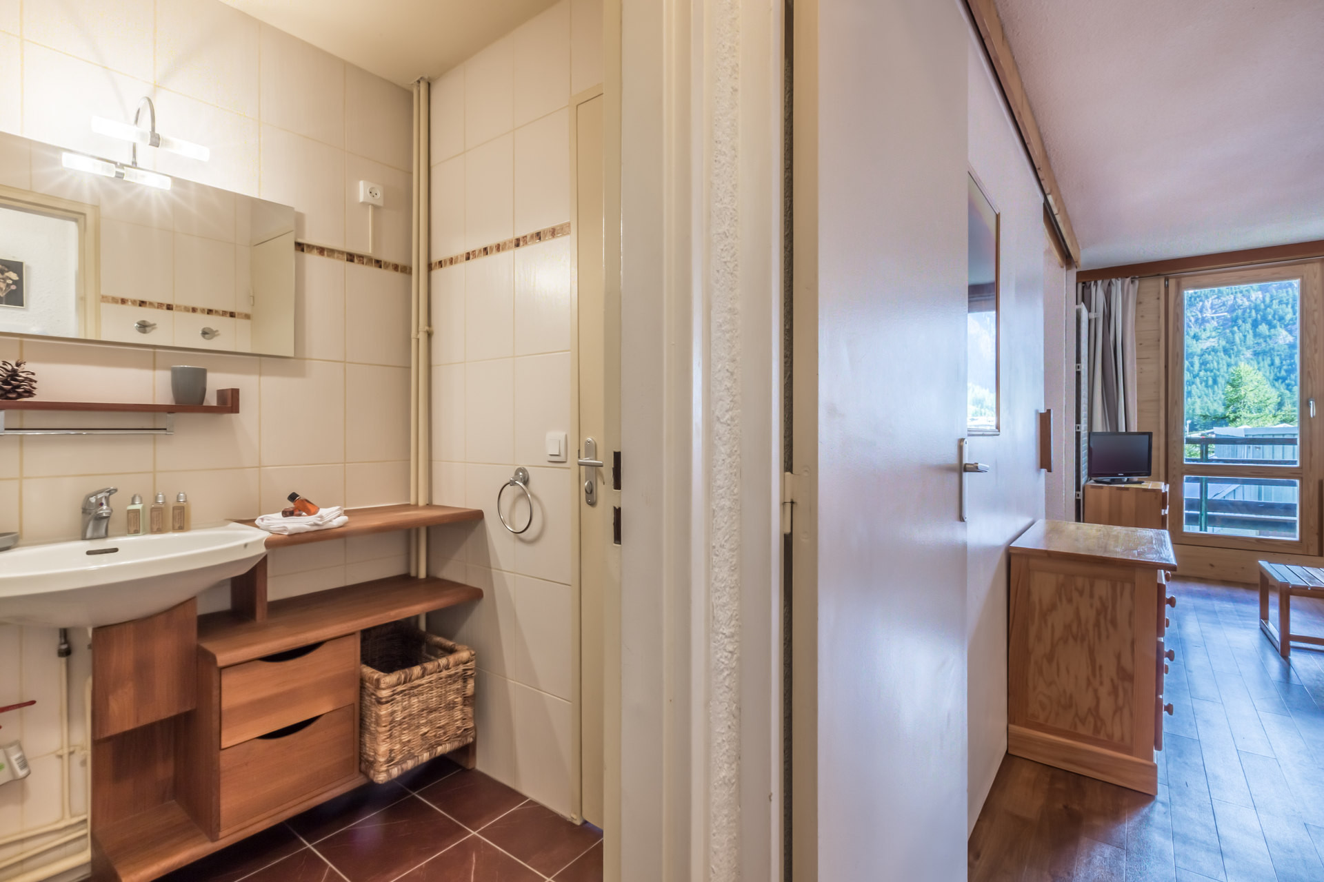 _lv_images__lot_0000370111_10_1456008