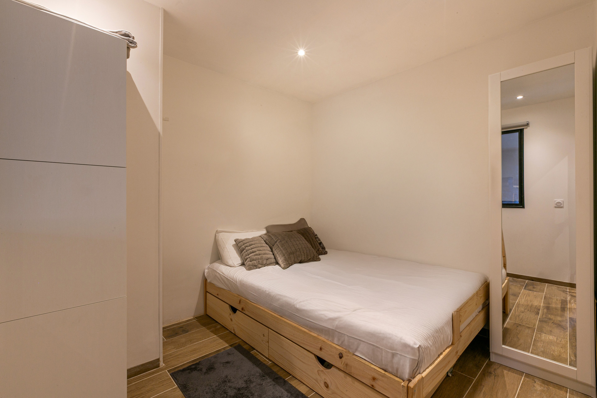 _lv_images__lot_0000380073_08_1458205