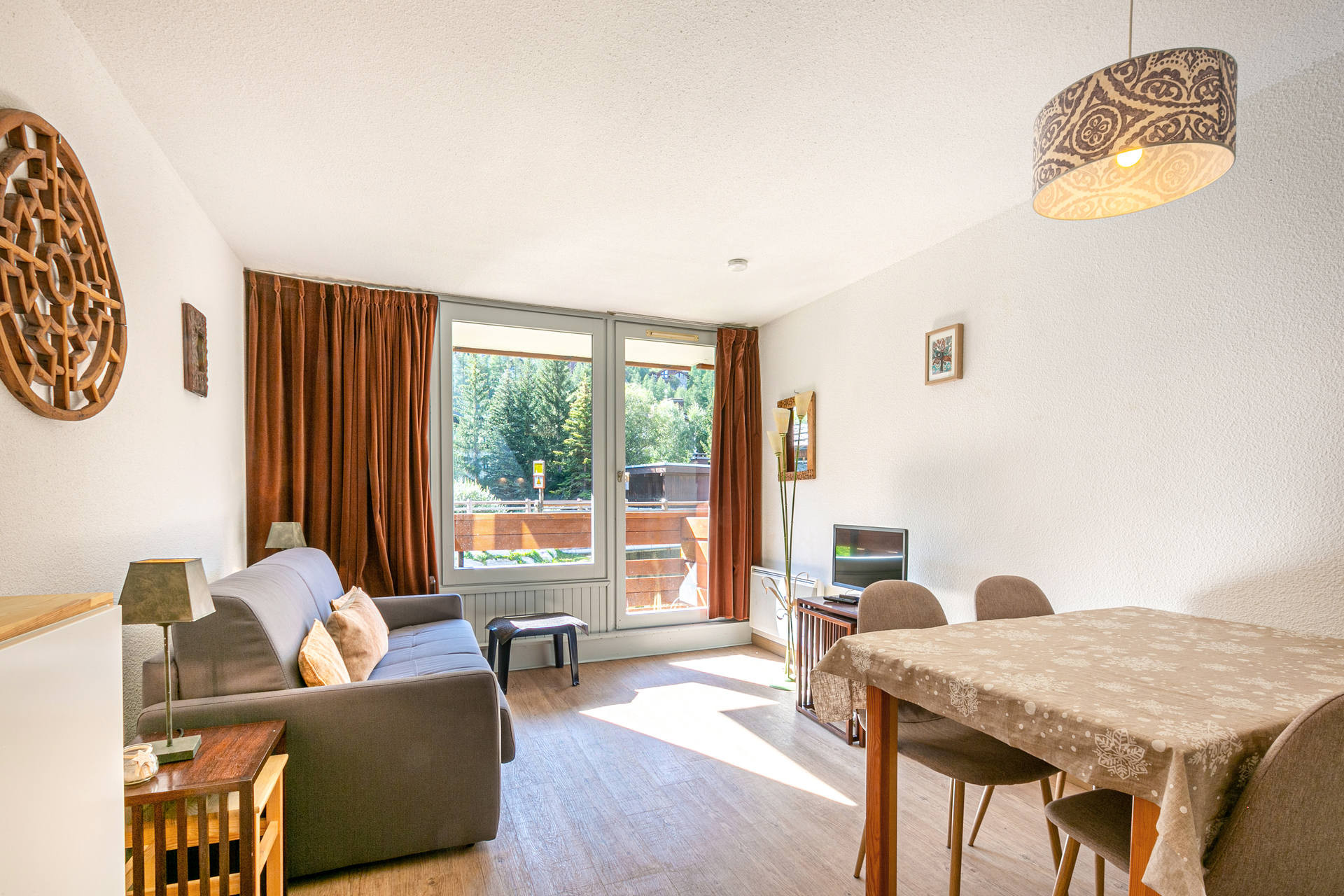 _lv_images__lot_0000410008_01_1458393