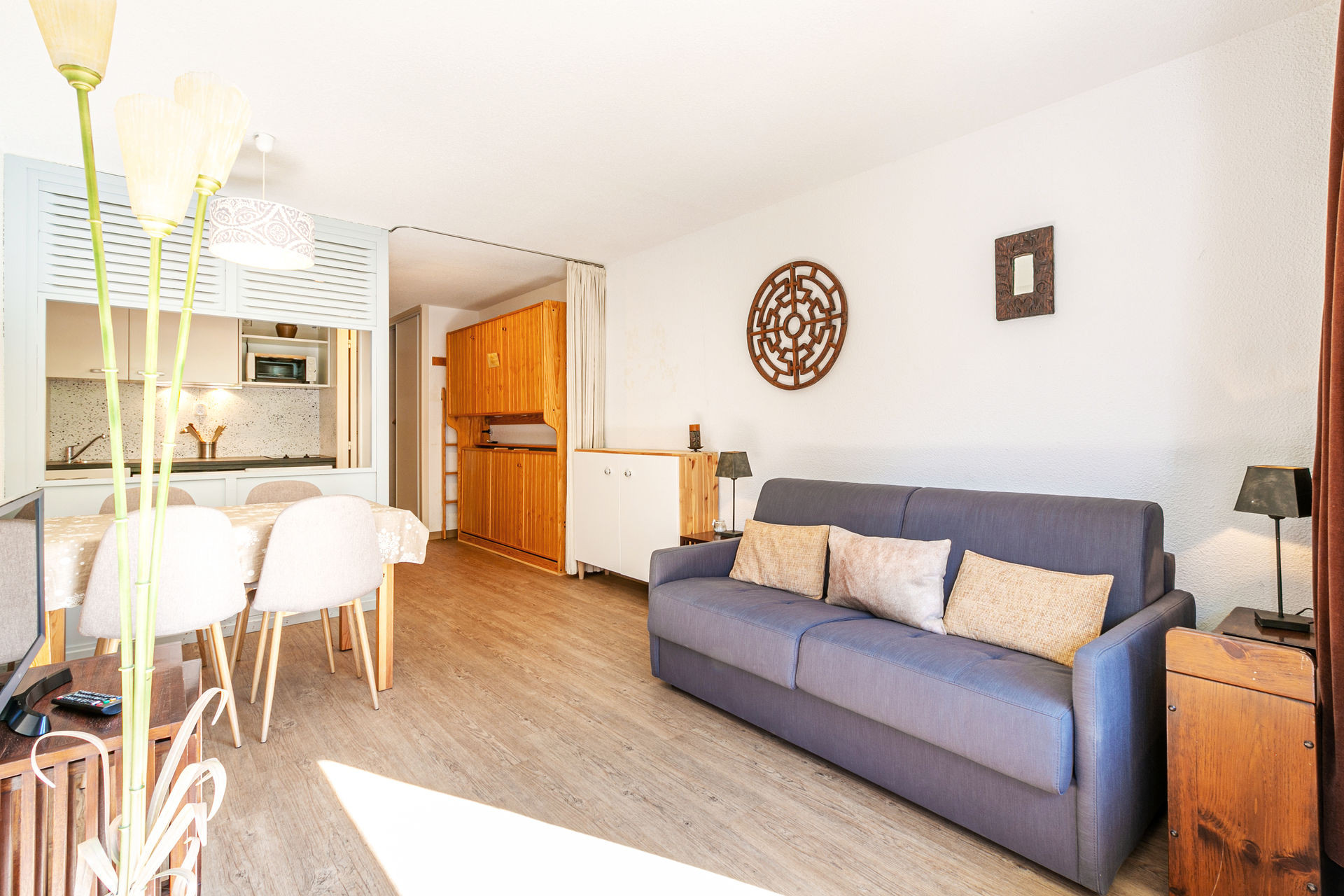 _lv_images__lot_0000410008_02_1458394