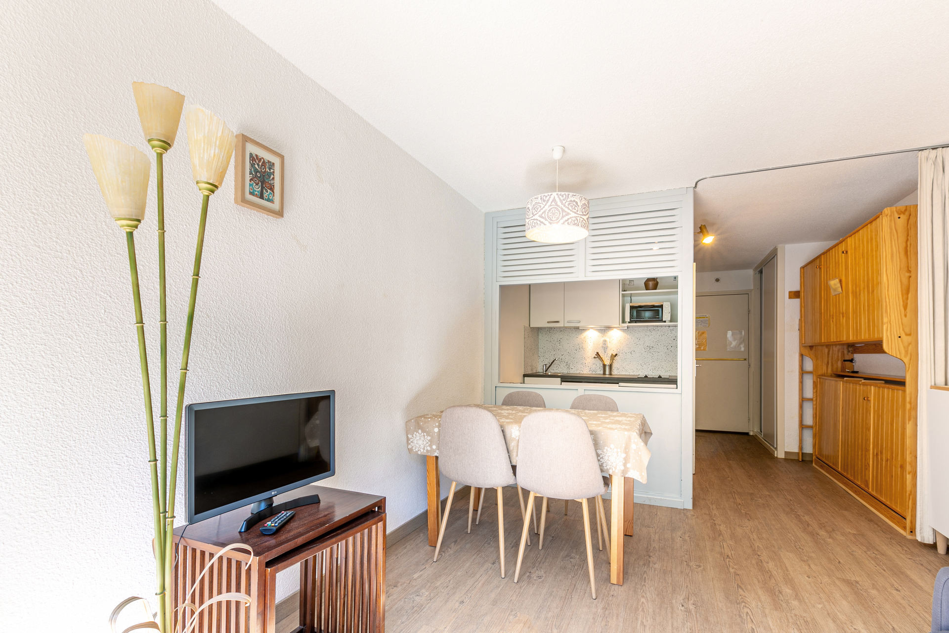 _lv_images__lot_0000410008_03_1458395