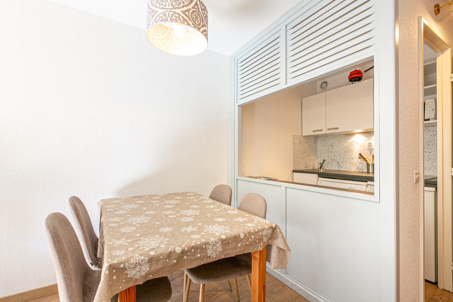 _lv_images__lot_0000410008_06_1458398