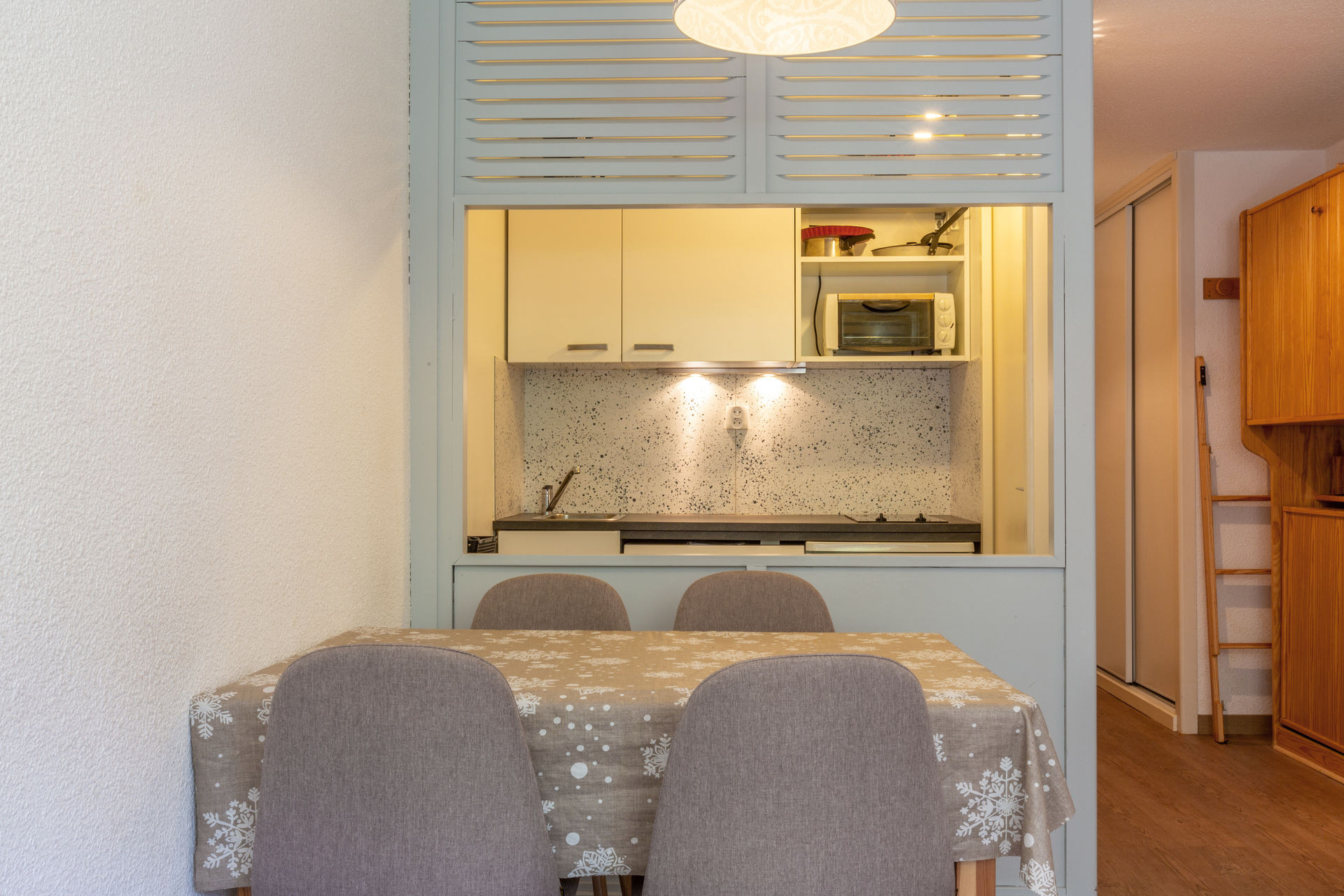 _lv_images__lot_0000410008_13_1458405