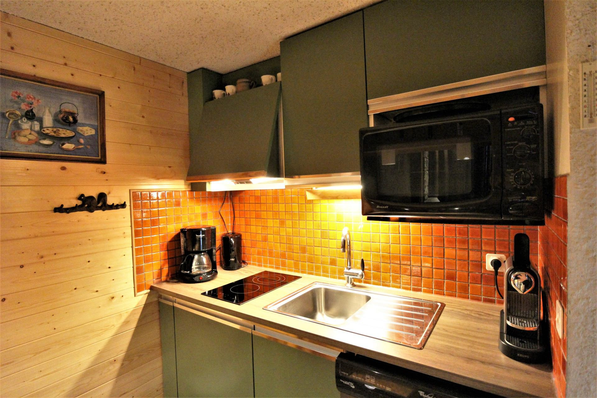 _lv_images__lot_0000670002_06_1457333