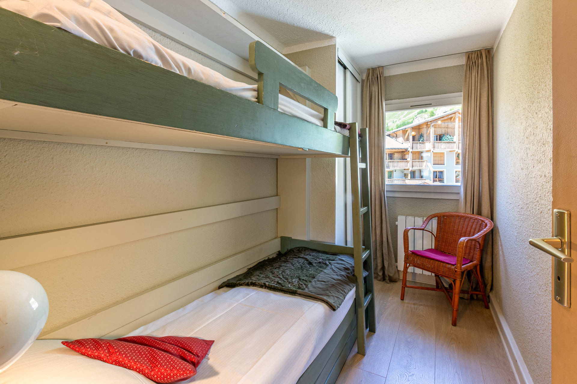 _lv_images__lot_0000710005_10_1458612