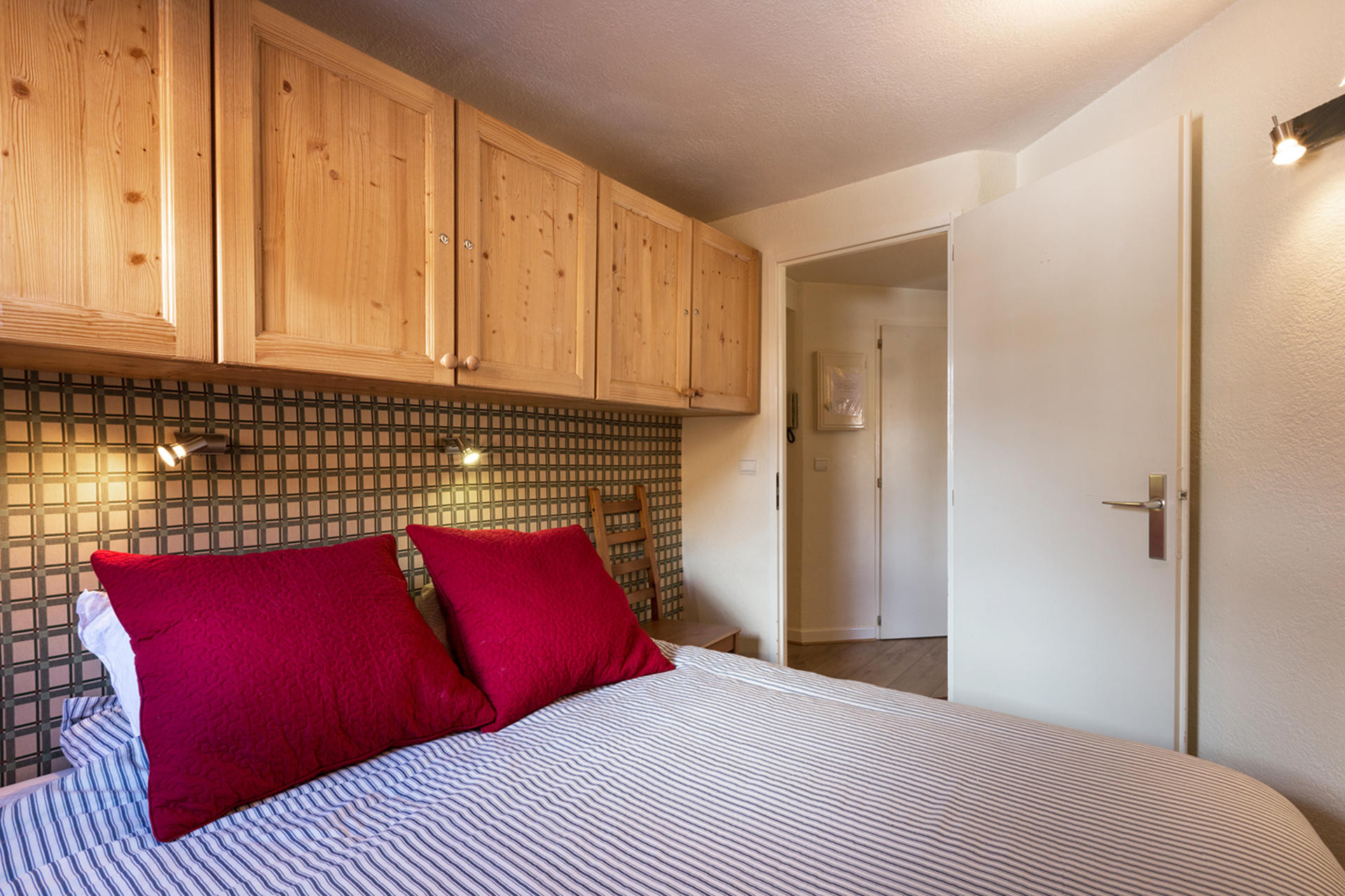 _lv_images__lot_0000710006_09_1457366