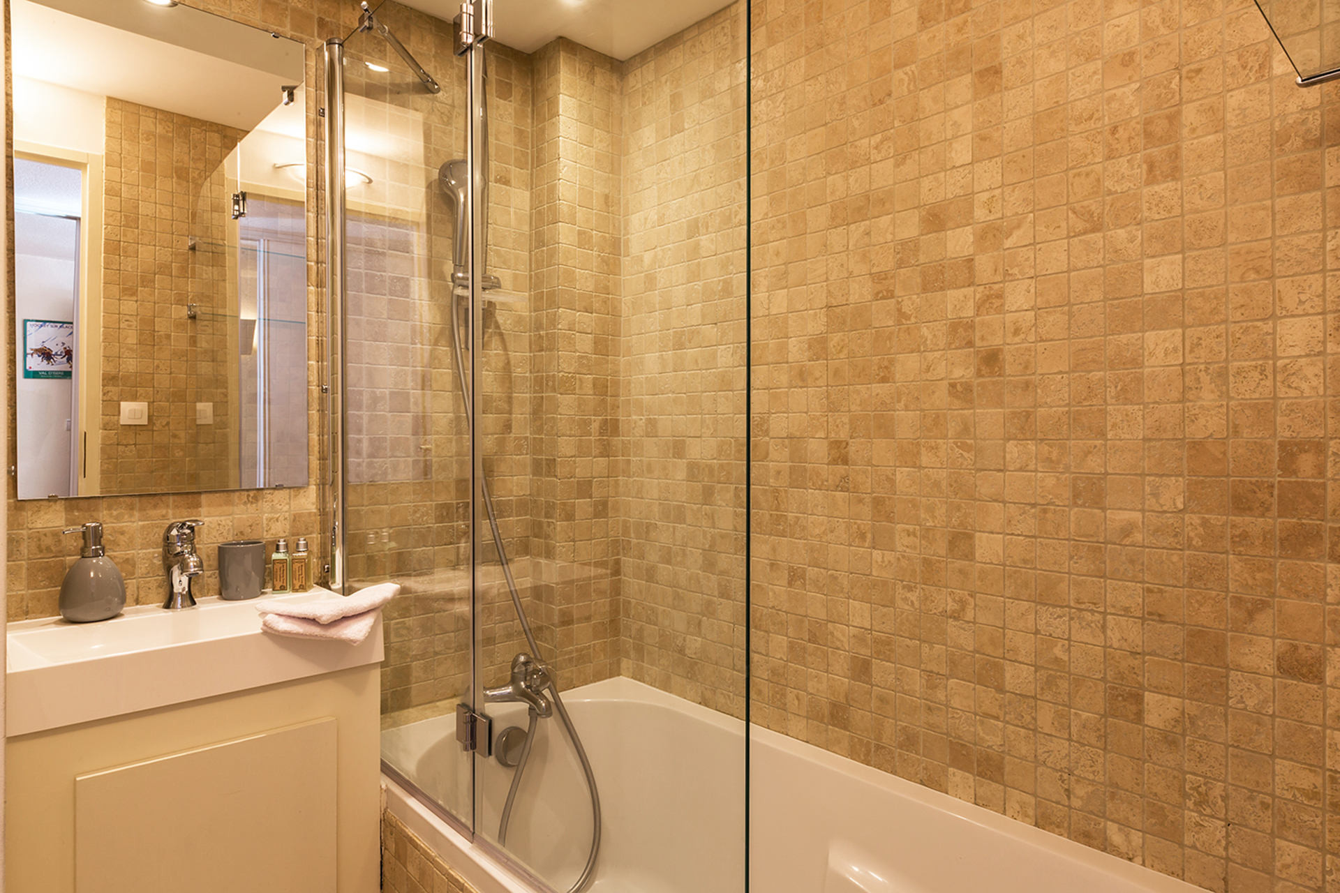 _lv_images__lot_0000710006_12_1457369